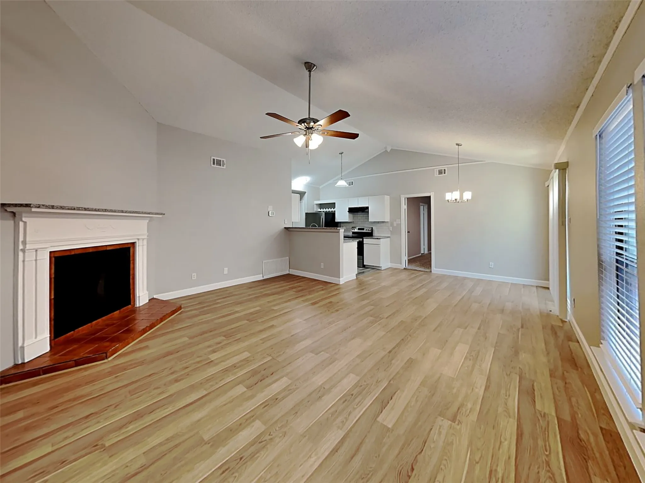 Single Family Residence For Rent in Denton County , 328 Teakwood Lane, Lewisville, Texas 75067, 3 Bedroom, 2 Bathroom, Garage spaces, 1,396 Sqft, built in 1983, mls#21303826, Real Estate Agent in Lewisville, Homes For Rent in Denton county, Homes For Rent in Lewisville, Realtor in Lewisville Texas, Real Estate Brokerage Independent Realty Texas, Luminita Cordes Realtor