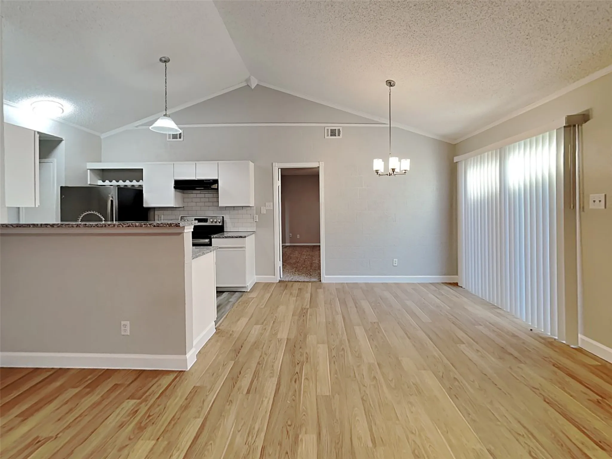 Single Family Residence For Rent in Denton County , 328 Teakwood Lane, Lewisville, Texas 75067, 3 Bedroom, 2 Bathroom, Garage spaces, 1,396 Sqft, built in 1983, mls#21303826, Real Estate Agent in Lewisville, Homes For Rent in Denton county, Homes For Rent in Lewisville, Realtor in Lewisville Texas, Real Estate Brokerage Independent Realty Texas, Luminita Cordes Realtor