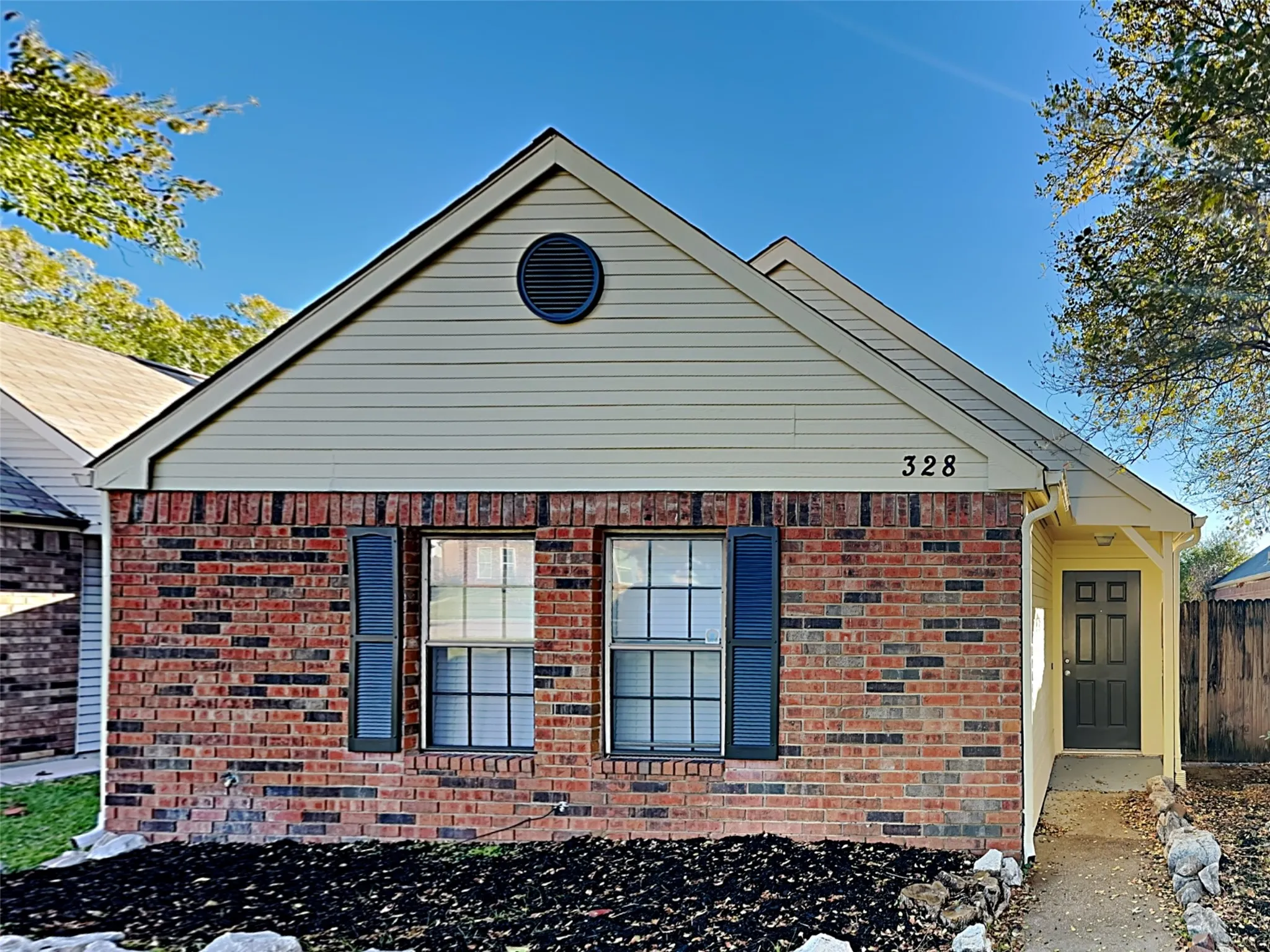 Single Family Residence For Rent in Denton County , 328 Teakwood Lane, Lewisville, Texas 75067, 3 Bedroom, 2 Bathroom, Garage spaces, 1,396 Sqft, built in 1983, mls#21303826, Real Estate Agent in Lewisville, Homes For Rent in Denton county, Homes For Rent in Lewisville, Realtor in Lewisville Texas, Real Estate Brokerage Independent Realty Texas, Luminita Cordes Realtor