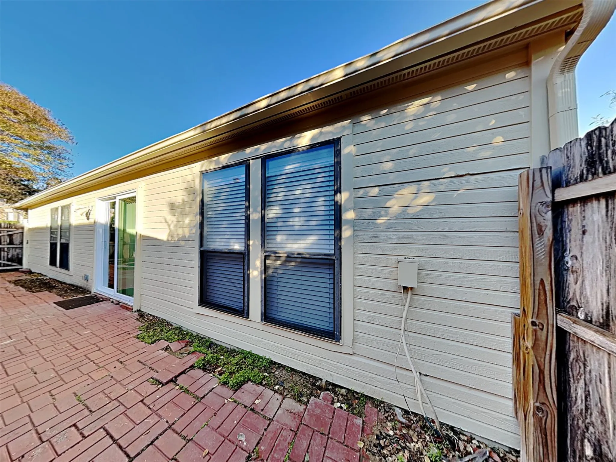 Single Family Residence For Rent in Denton County , 328 Teakwood Lane, Lewisville, Texas 75067, 3 Bedroom, 2 Bathroom, Garage spaces, 1,396 Sqft, built in 1983, mls#21303826, Real Estate Agent in Lewisville, Homes For Rent in Denton county, Homes For Rent in Lewisville, Realtor in Lewisville Texas, Real Estate Brokerage Independent Realty Texas, Luminita Cordes Realtor