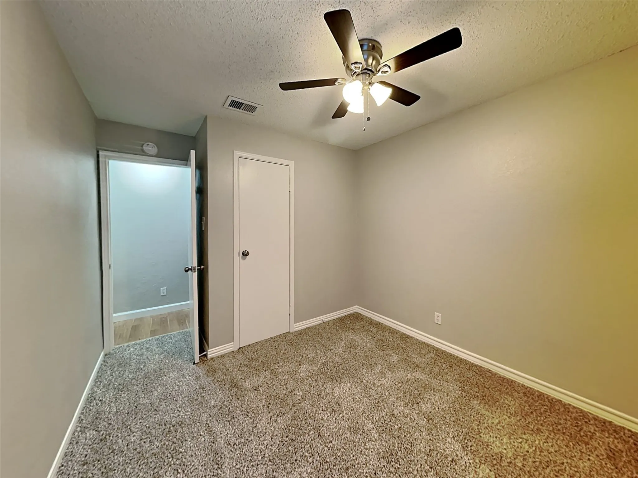 Single Family Residence For Rent in Denton County , 328 Teakwood Lane, Lewisville, Texas 75067, 3 Bedroom, 2 Bathroom, Garage spaces, 1,396 Sqft, built in 1983, mls#21303826, Real Estate Agent in Lewisville, Homes For Rent in Denton county, Homes For Rent in Lewisville, Realtor in Lewisville Texas, Real Estate Brokerage Independent Realty Texas, Luminita Cordes Realtor