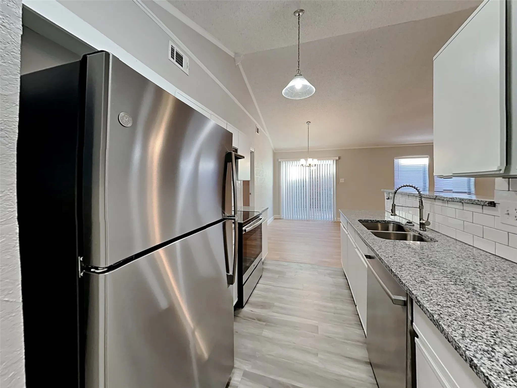 Single Family Residence For Rent in Denton County , 328 Teakwood Lane, Lewisville, Texas 75067, 3 Bedroom, 2 Bathroom, Garage spaces, 1,396 Sqft, built in 1983, mls#21303826, Real Estate Agent in Lewisville, Homes For Rent in Denton county, Homes For Rent in Lewisville, Realtor in Lewisville Texas, Real Estate Brokerage Independent Realty Texas, Luminita Cordes Realtor