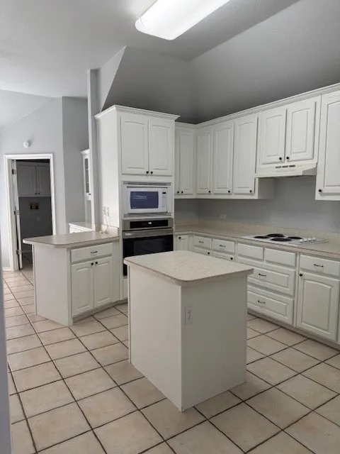 Single Family Residence For Rent in Hood County , 9703 Argyle Court, Granbury, Texas 76049, 3 Bedroom, 2 Bathroom, 2 Garage spaces, 2,277 Sqft, built in 1997, mls#21302529, Real Estate Agent in Granbury, Homes For Rent in Hood county, Homes For Rent in Granbury, Realtor in Granbury Texas, Real Estate Brokerage Independent Realty Texas, Luminita Cordes Realtor