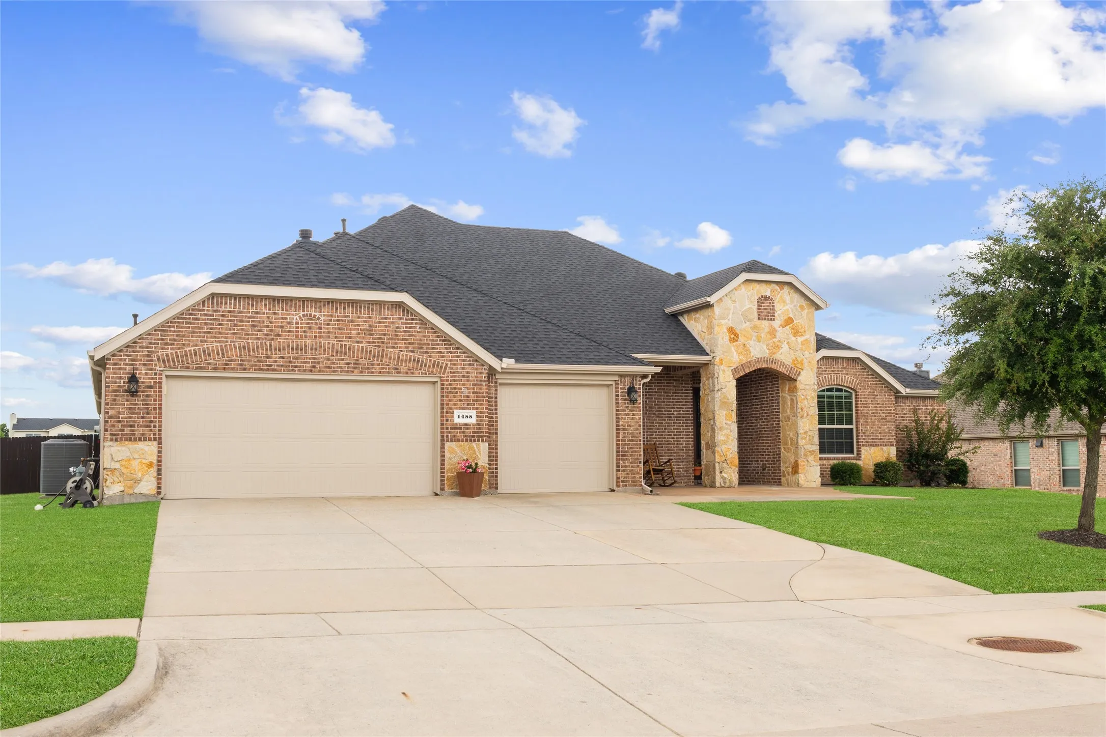 Single Family Residence For Sale in Collin County , 1455 Brewer Lane, Celina, Texas 75009, 3 Bedroom, 3 Bathroom, 3 Garage spaces, 2,774 Sqft, built in 2014, mls#21303734, Real Estate Agent in Celina, Homes For Sale in Collin county, Homes For Sale in Celina, Realtor in Celina Texas, Real Estate Brokerage Independent Realty Texas, Luminita Cordes Realtor