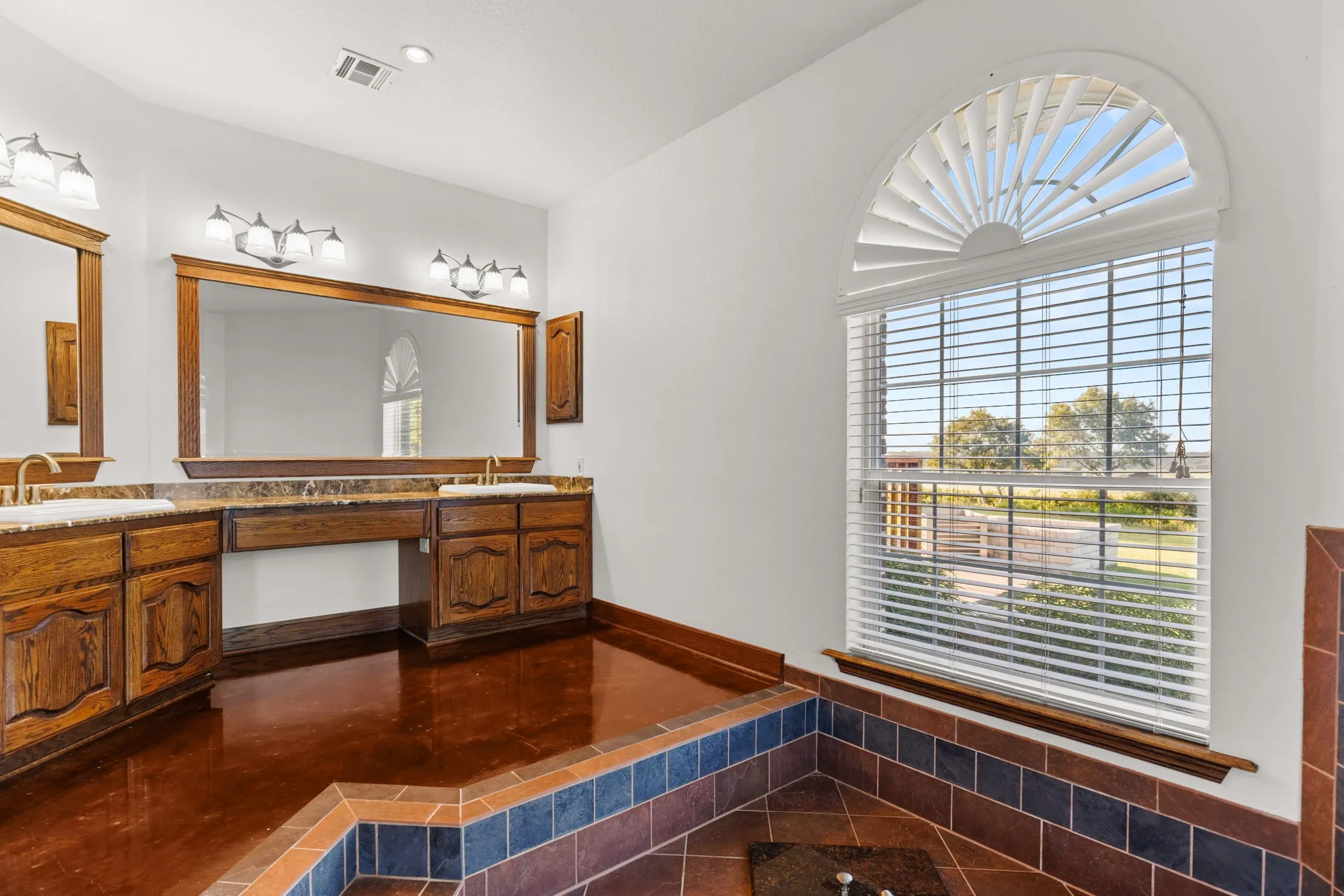 Single Family Residence For Sale in Mc Lennan County , 314 Cresthill Circle, Valley Mills, Texas 76689, 4 Bedroom, 3 Bathroom, 2 Garage spaces, 4,361 Sqft, built in 2006, mls#21303482, Real Estate Agent in Valley Mills, Homes For Sale in Mc Lennan county, Homes For Sale in Valley Mills, Realtor in Valley Mills Texas, Real Estate Brokerage Independent Realty Texas, Luminita Cordes Realtor