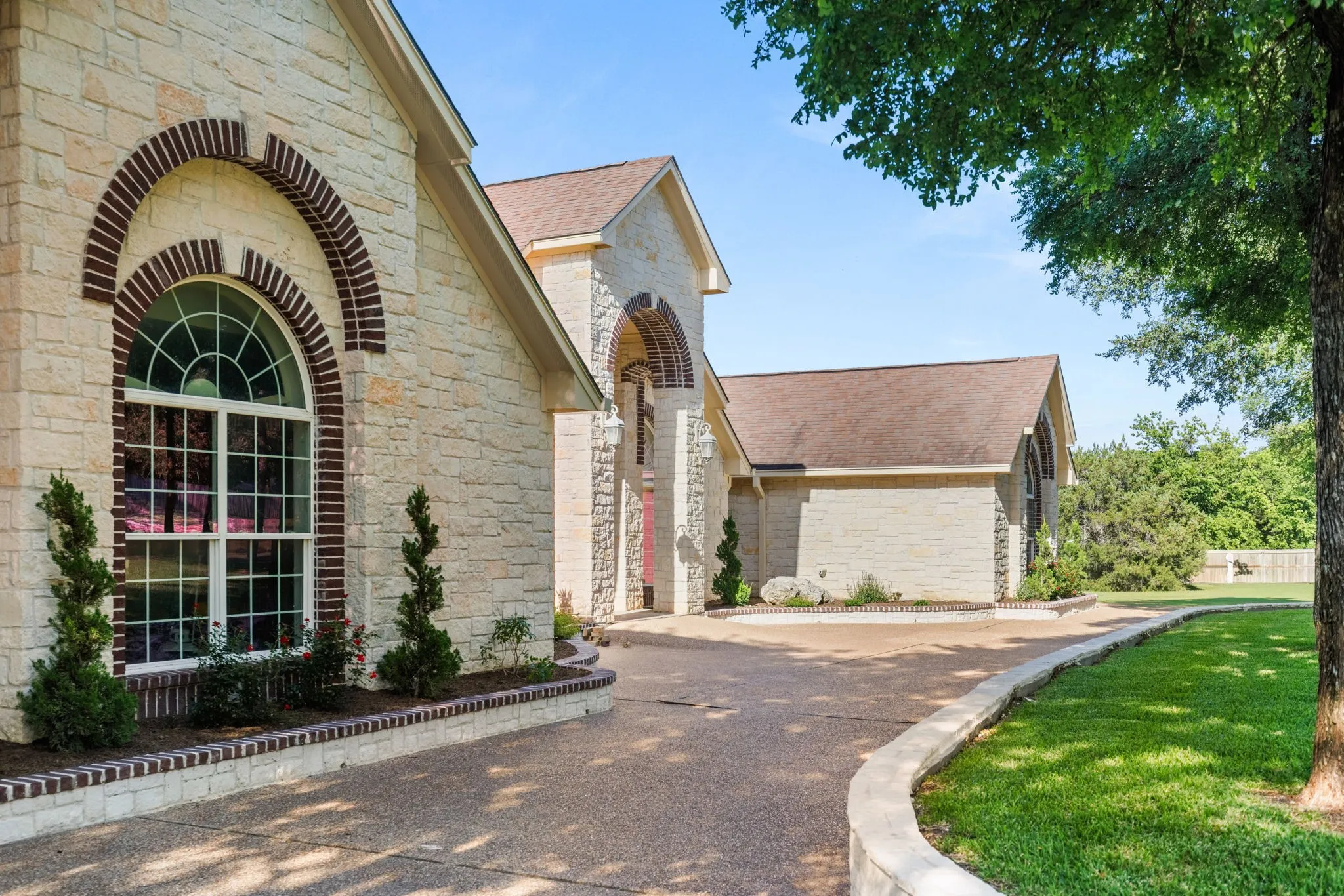 Single Family Residence For Sale in Mc Lennan County , 314 Cresthill Circle, Valley Mills, Texas 76689, 4 Bedroom, 3 Bathroom, 2 Garage spaces, 4,361 Sqft, built in 2006, mls#21303482, Real Estate Agent in Valley Mills, Homes For Sale in Mc Lennan county, Homes For Sale in Valley Mills, Realtor in Valley Mills Texas, Real Estate Brokerage Independent Realty Texas, Luminita Cordes Realtor