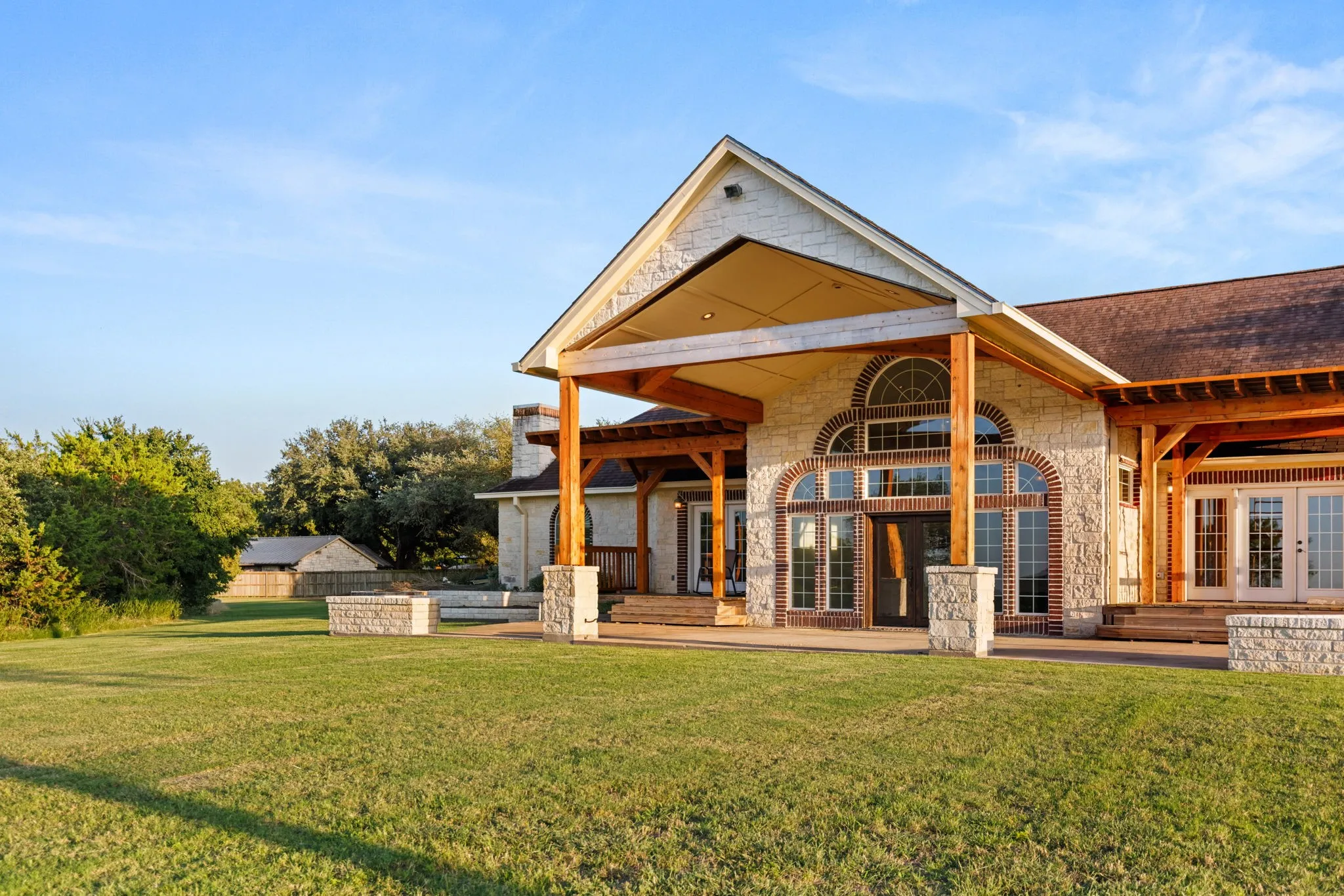 Single Family Residence For Sale in Mc Lennan County , 314 Cresthill Circle, Valley Mills, Texas 76689, 4 Bedroom, 3 Bathroom, 2 Garage spaces, 4,361 Sqft, built in 2006, mls#21303482, Real Estate Agent in Valley Mills, Homes For Sale in Mc Lennan county, Homes For Sale in Valley Mills, Realtor in Valley Mills Texas, Real Estate Brokerage Independent Realty Texas, Luminita Cordes Realtor