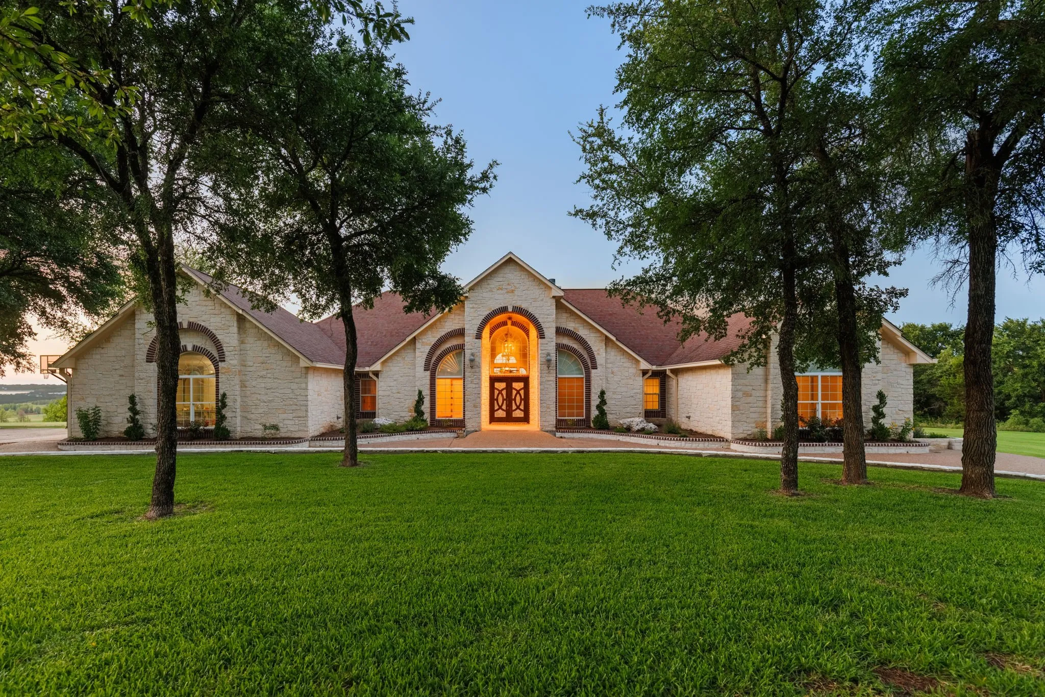 Single Family Residence For Sale in Mc Lennan County , 314 Cresthill Circle, Valley Mills, Texas 76689, 4 Bedroom, 3 Bathroom, 2 Garage spaces, 4,361 Sqft, built in 2006, mls#21303482, Real Estate Agent in Valley Mills, Homes For Sale in Mc Lennan county, Homes For Sale in Valley Mills, Realtor in Valley Mills Texas, Real Estate Brokerage Independent Realty Texas, Luminita Cordes Realtor
