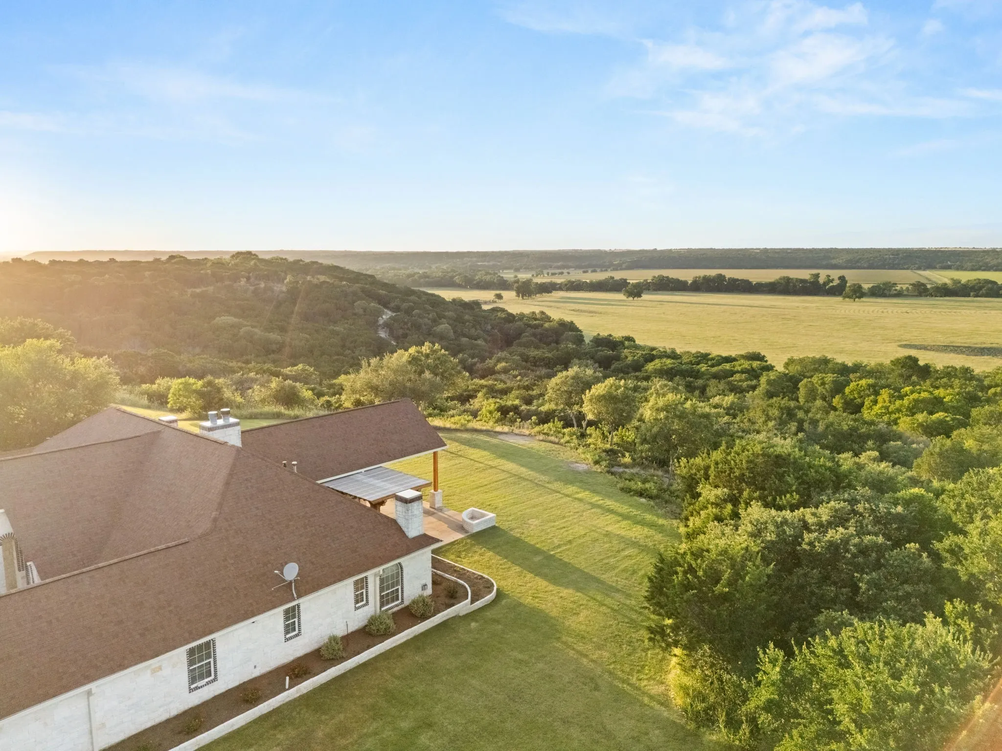 Single Family Residence For Sale in Mc Lennan County , 314 Cresthill Circle, Valley Mills, Texas 76689, 4 Bedroom, 3 Bathroom, 2 Garage spaces, 4,361 Sqft, built in 2006, mls#21303482, Real Estate Agent in Valley Mills, Homes For Sale in Mc Lennan county, Homes For Sale in Valley Mills, Realtor in Valley Mills Texas, Real Estate Brokerage Independent Realty Texas, Luminita Cordes Realtor