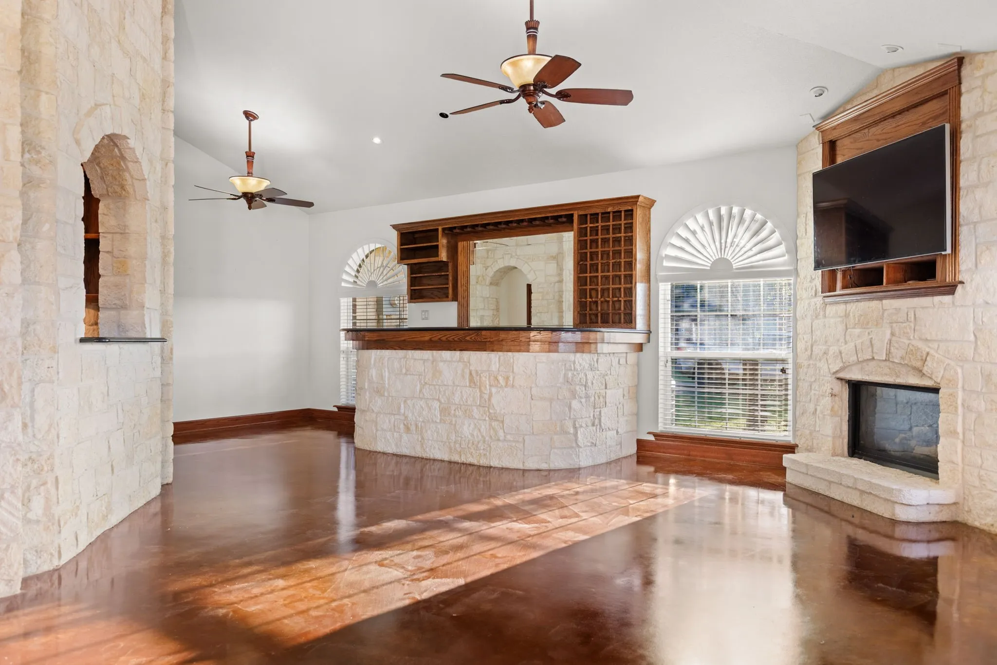 Single Family Residence For Sale in Mc Lennan County , 314 Cresthill Circle, Valley Mills, Texas 76689, 4 Bedroom, 3 Bathroom, 2 Garage spaces, 4,361 Sqft, built in 2006, mls#21303482, Real Estate Agent in Valley Mills, Homes For Sale in Mc Lennan county, Homes For Sale in Valley Mills, Realtor in Valley Mills Texas, Real Estate Brokerage Independent Realty Texas, Luminita Cordes Realtor