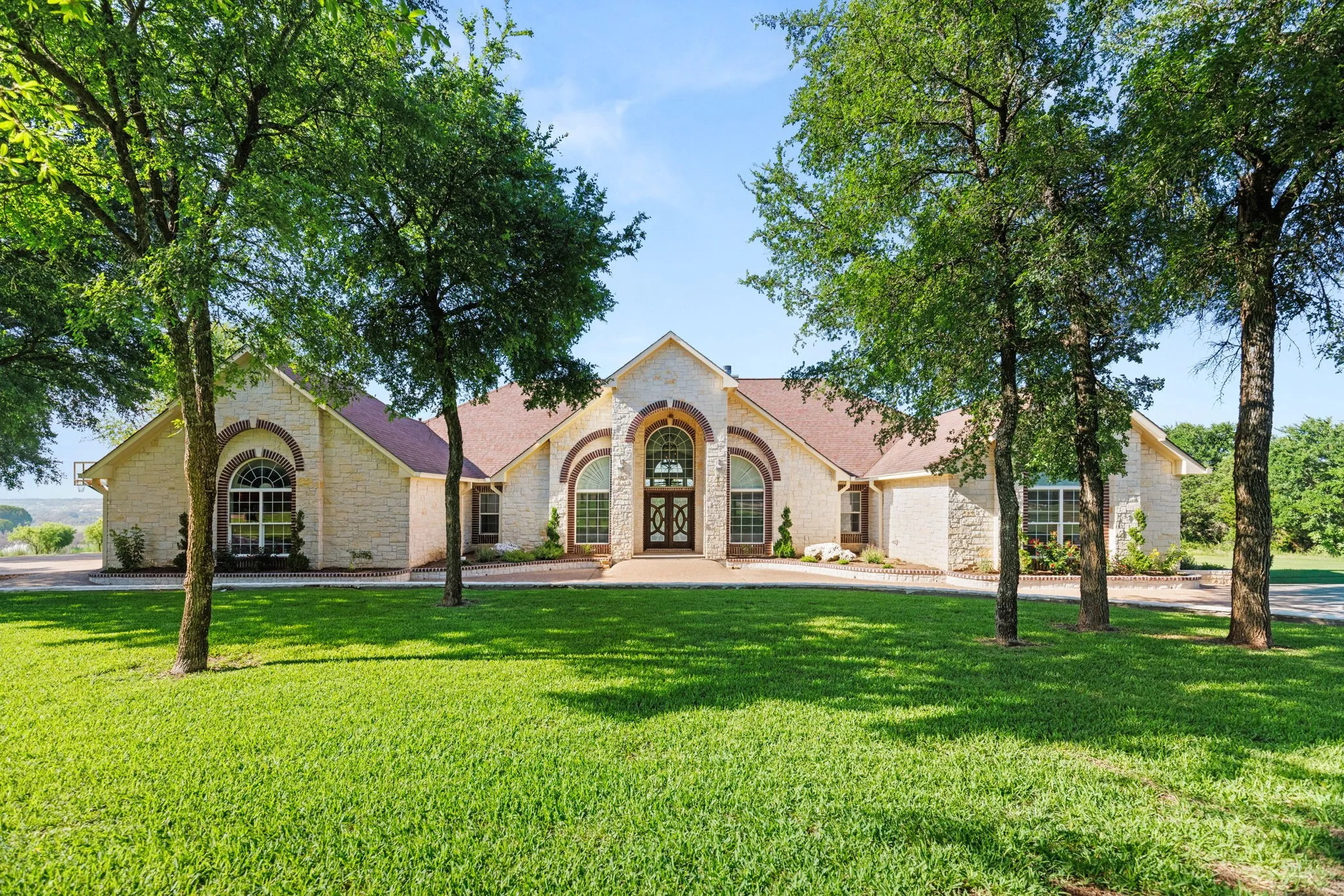 Single Family Residence For Sale in Mc Lennan County , 314 Cresthill Circle, Valley Mills, Texas 76689, 4 Bedroom, 3 Bathroom, 2 Garage spaces, 4,361 Sqft, built in 2006, mls#21303482, Real Estate Agent in Valley Mills, Homes For Sale in Mc Lennan county, Homes For Sale in Valley Mills, Realtor in Valley Mills Texas, Real Estate Brokerage Independent Realty Texas, Luminita Cordes Realtor
