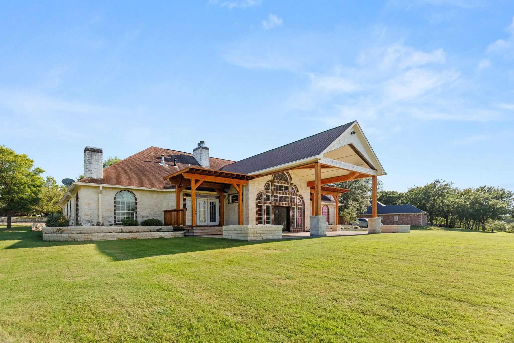 Single Family Residence For Sale in Mc Lennan County , 314 Cresthill Circle, Valley Mills, Texas 76689, 4 Bedroom, 3 Bathroom, 2 Garage spaces, 4,361 Sqft, built in 2006, mls#21303482, Real Estate Agent in Valley Mills, Homes For Sale in Mc Lennan county, Homes For Sale in Valley Mills, Realtor in Valley Mills Texas, Real Estate Brokerage Independent Realty Texas, Luminita Cordes Realtor