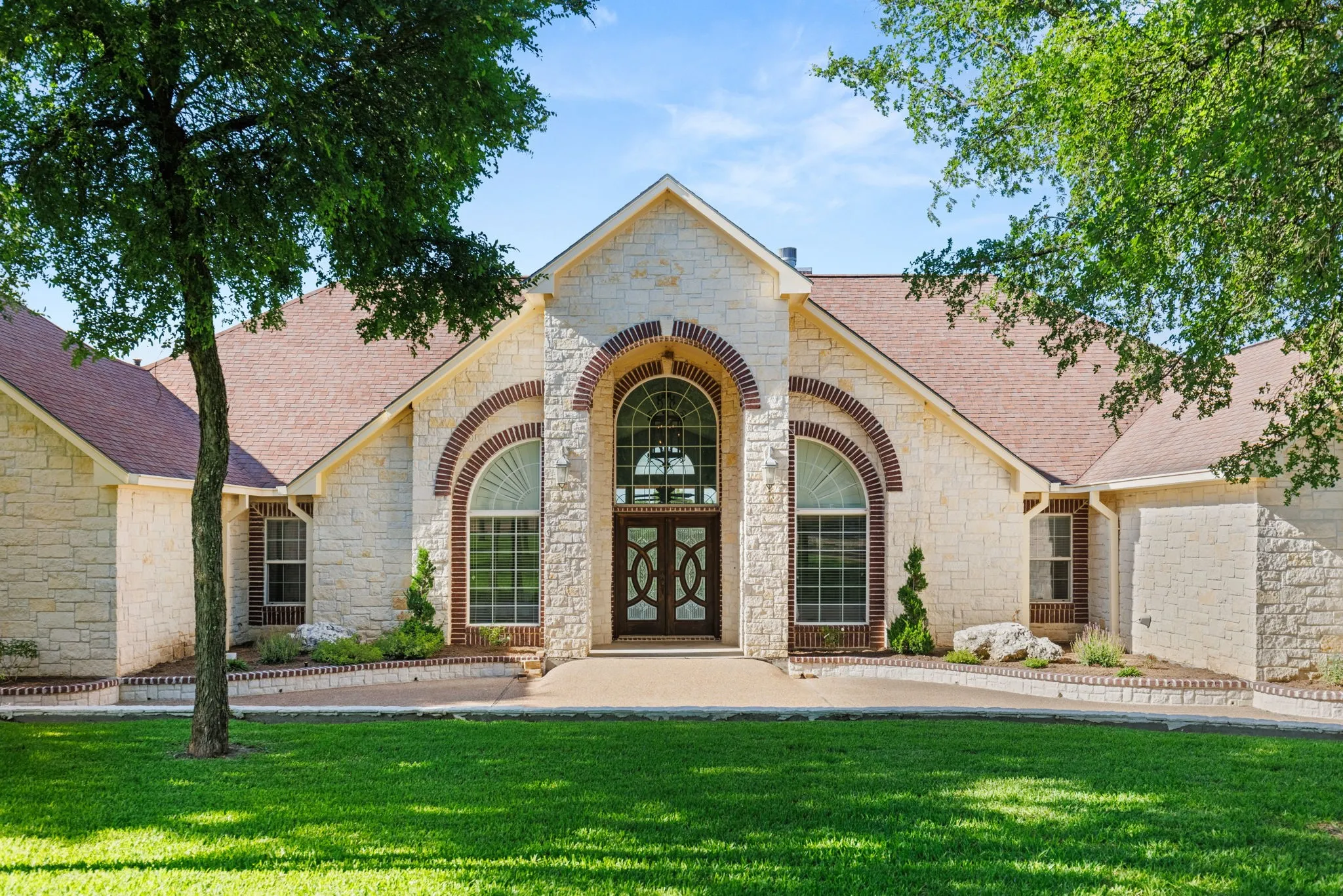 Single Family Residence For Sale in Mc Lennan County , 314 Cresthill Circle, Valley Mills, Texas 76689, 4 Bedroom, 3 Bathroom, 2 Garage spaces, 4,361 Sqft, built in 2006, mls#21303482, Real Estate Agent in Valley Mills, Homes For Sale in Mc Lennan county, Homes For Sale in Valley Mills, Realtor in Valley Mills Texas, Real Estate Brokerage Independent Realty Texas, Luminita Cordes Realtor
