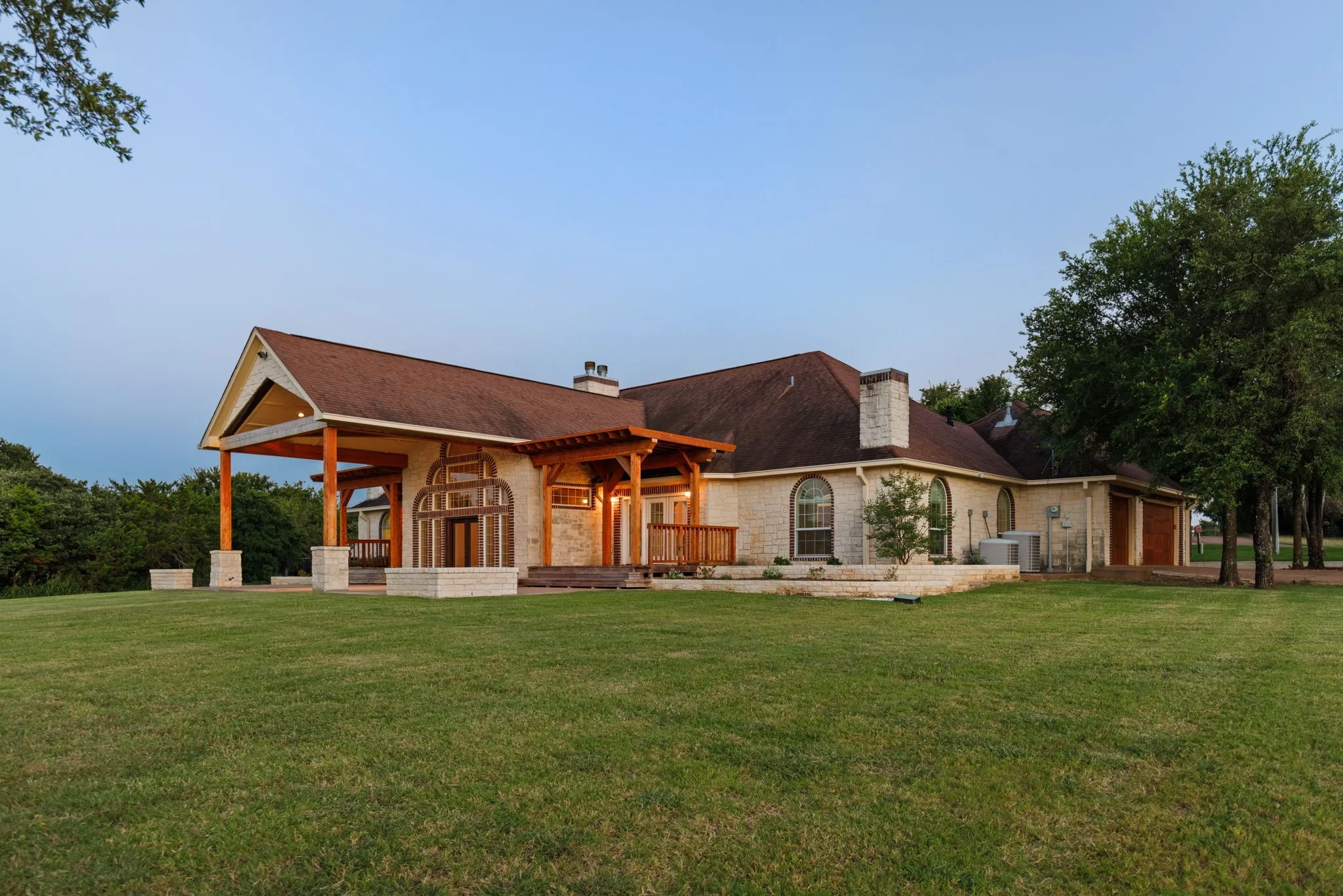 Single Family Residence For Sale in Mc Lennan County , 314 Cresthill Circle, Valley Mills, Texas 76689, 4 Bedroom, 3 Bathroom, 2 Garage spaces, 4,361 Sqft, built in 2006, mls#21303482, Real Estate Agent in Valley Mills, Homes For Sale in Mc Lennan county, Homes For Sale in Valley Mills, Realtor in Valley Mills Texas, Real Estate Brokerage Independent Realty Texas, Luminita Cordes Realtor