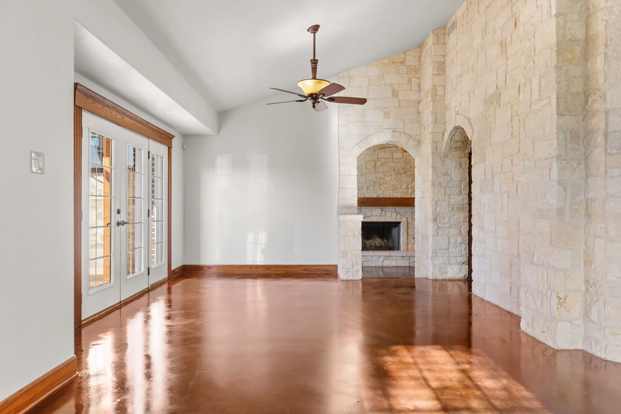 Single Family Residence For Sale in Mc Lennan County , 314 Cresthill Circle, Valley Mills, Texas 76689, 4 Bedroom, 3 Bathroom, 2 Garage spaces, 4,361 Sqft, built in 2006, mls#21303482, Real Estate Agent in Valley Mills, Homes For Sale in Mc Lennan county, Homes For Sale in Valley Mills, Realtor in Valley Mills Texas, Real Estate Brokerage Independent Realty Texas, Luminita Cordes Realtor