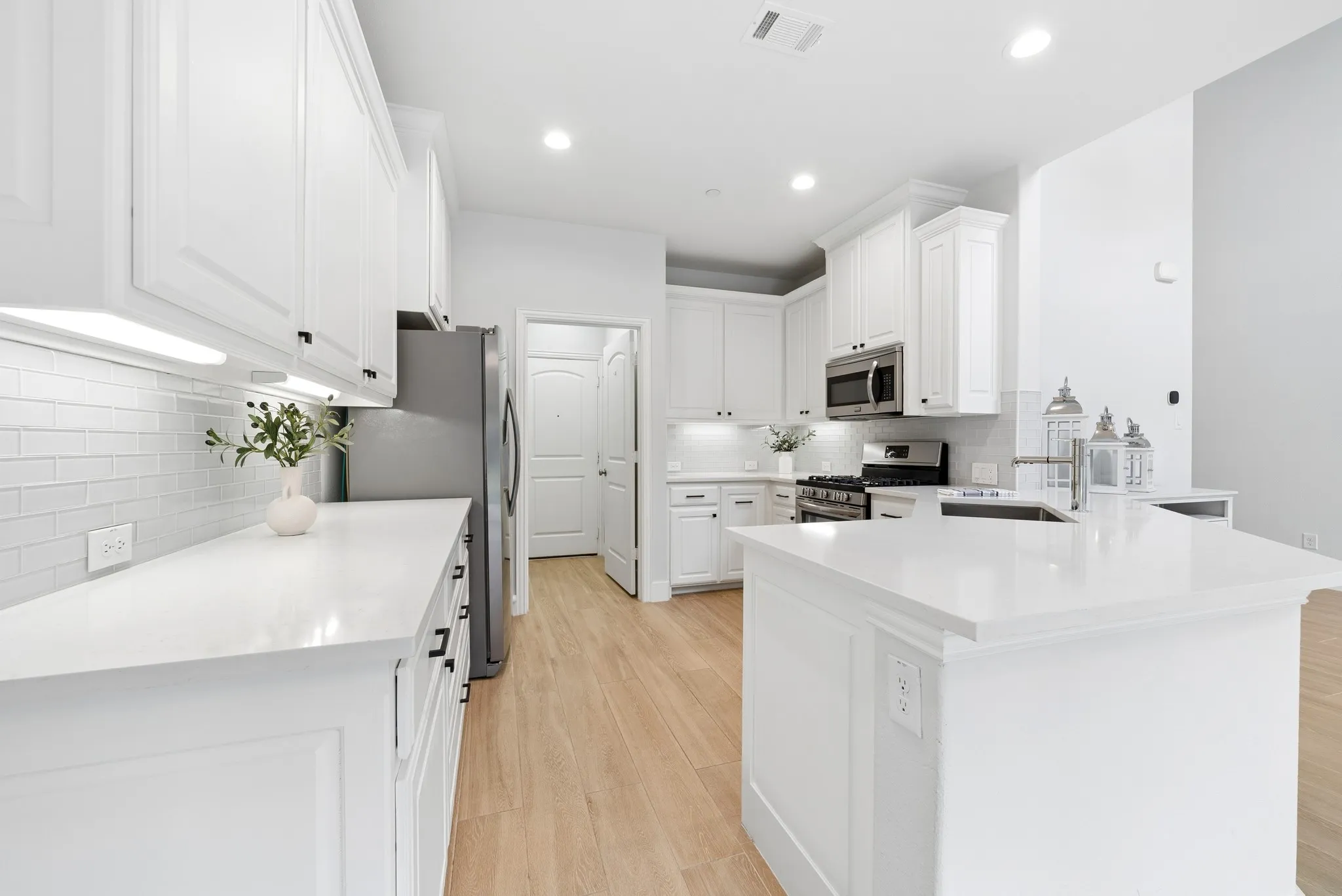 Townhouse For Sale in Collin County , 388 Jacob Lane, Fairview, Texas 75069, 2 Bedroom, 3 Bathroom, 2 Garage spaces, 1,420 Sqft, built in 2017, mls#21295964, Real Estate Agent in Fairview, Homes For Sale in Collin county, Homes For Sale in Fairview, Realtor in Fairview Texas, Real Estate Brokerage Independent Realty Texas, Luminita Cordes Realtor