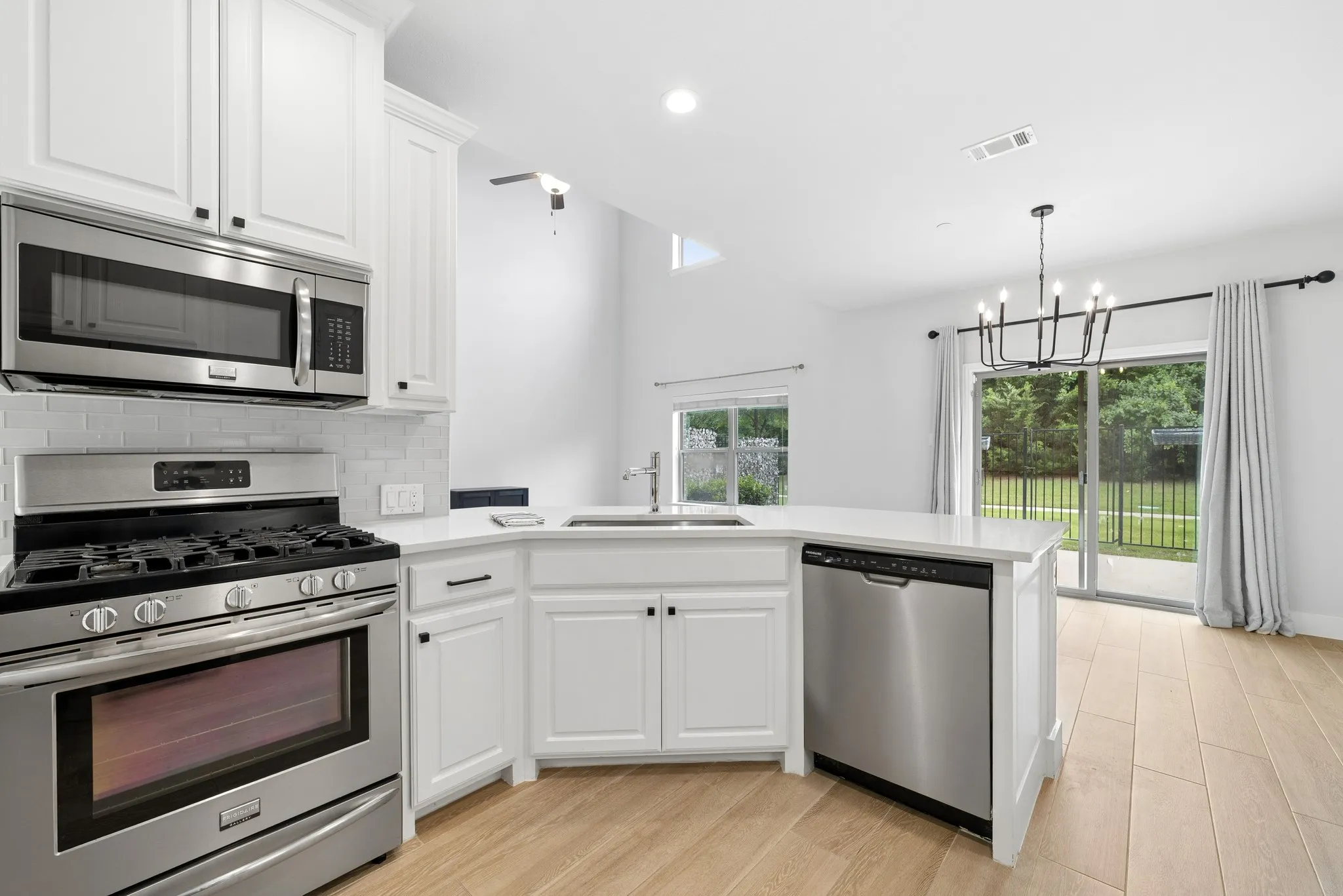 spacious ktichen with Gas stove