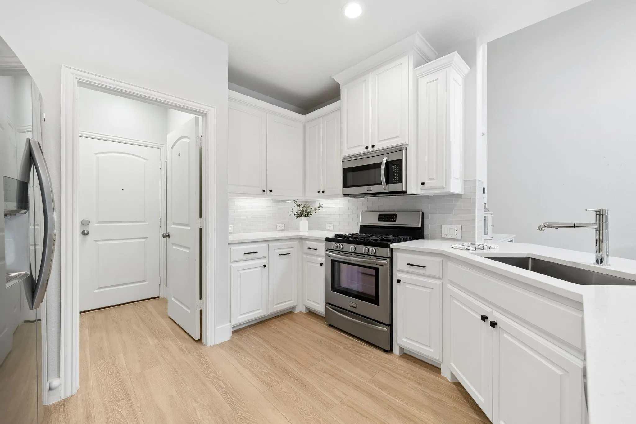 Townhouse For Sale in Collin County , 388 Jacob Lane, Fairview, Texas 75069, 2 Bedroom, 3 Bathroom, 2 Garage spaces, 1,420 Sqft, built in 2017, mls#21295964, Real Estate Agent in Fairview, Homes For Sale in Collin county, Homes For Sale in Fairview, Realtor in Fairview Texas, Real Estate Brokerage Independent Realty Texas, Luminita Cordes Realtor