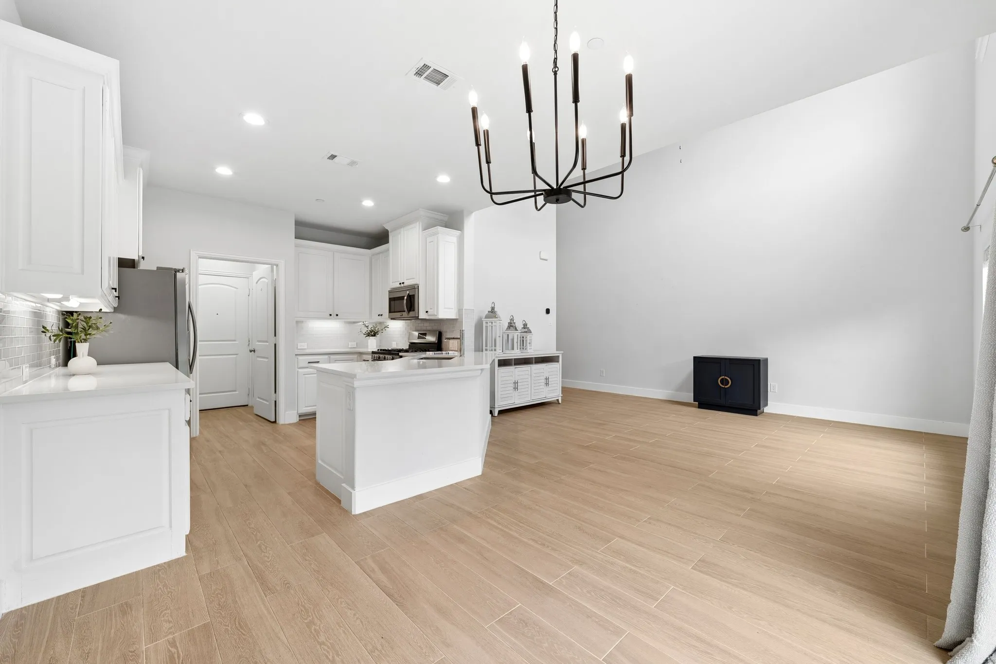 Townhouse For Sale in Collin County , 388 Jacob Lane, Fairview, Texas 75069, 2 Bedroom, 3 Bathroom, 2 Garage spaces, 1,420 Sqft, built in 2017, mls#21295964, Real Estate Agent in Fairview, Homes For Sale in Collin county, Homes For Sale in Fairview, Realtor in Fairview Texas, Real Estate Brokerage Independent Realty Texas, Luminita Cordes Realtor