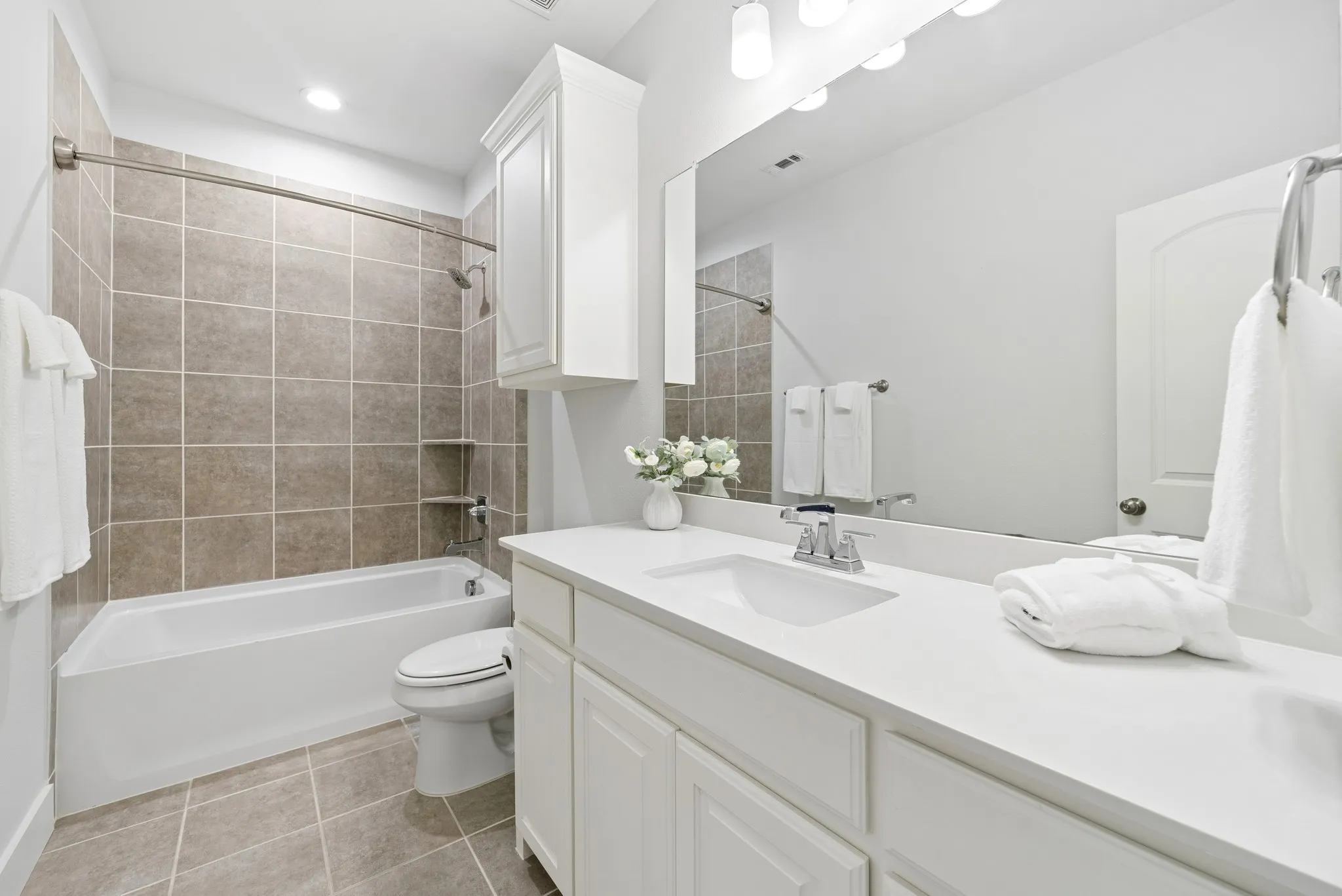 Townhouse For Sale in Collin County , 388 Jacob Lane, Fairview, Texas 75069, 2 Bedroom, 3 Bathroom, 2 Garage spaces, 1,420 Sqft, built in 2017, mls#21295964, Real Estate Agent in Fairview, Homes For Sale in Collin county, Homes For Sale in Fairview, Realtor in Fairview Texas, Real Estate Brokerage Independent Realty Texas, Luminita Cordes Realtor