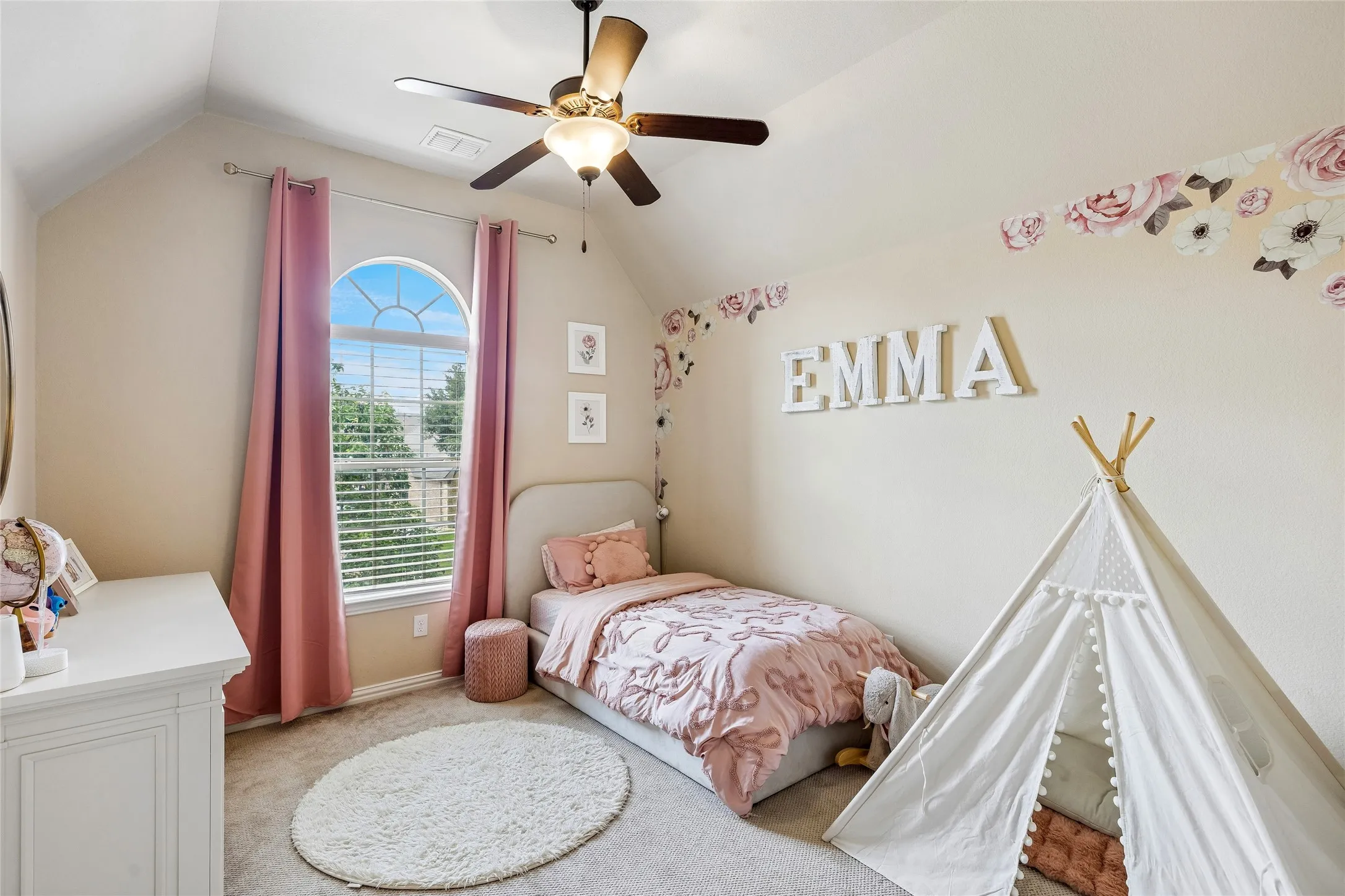 Single Family Residence For Sale in Denton County , 2543 Morgan Lane, Trophy Club, Texas 76262, 3 Bedroom, 3 Bathroom, 2 Garage spaces, 2,677 Sqft, built in 2009, mls#21303610, Real Estate Agent in Trophy Club, Homes For Sale in Denton county, Homes For Sale in Trophy Club, Realtor in Trophy Club Texas, Real Estate Brokerage Independent Realty Texas, Luminita Cordes Realtor