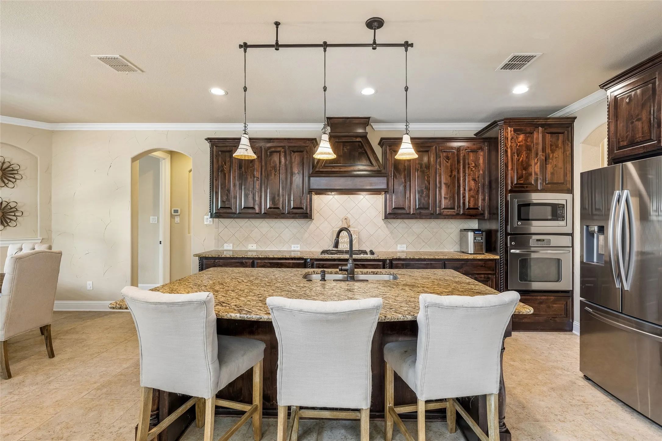 Single Family Residence For Sale in Denton County , 2543 Morgan Lane, Trophy Club, Texas 76262, 3 Bedroom, 3 Bathroom, 2 Garage spaces, 2,677 Sqft, built in 2009, mls#21303610, Real Estate Agent in Trophy Club, Homes For Sale in Denton county, Homes For Sale in Trophy Club, Realtor in Trophy Club Texas, Real Estate Brokerage Independent Realty Texas, Luminita Cordes Realtor