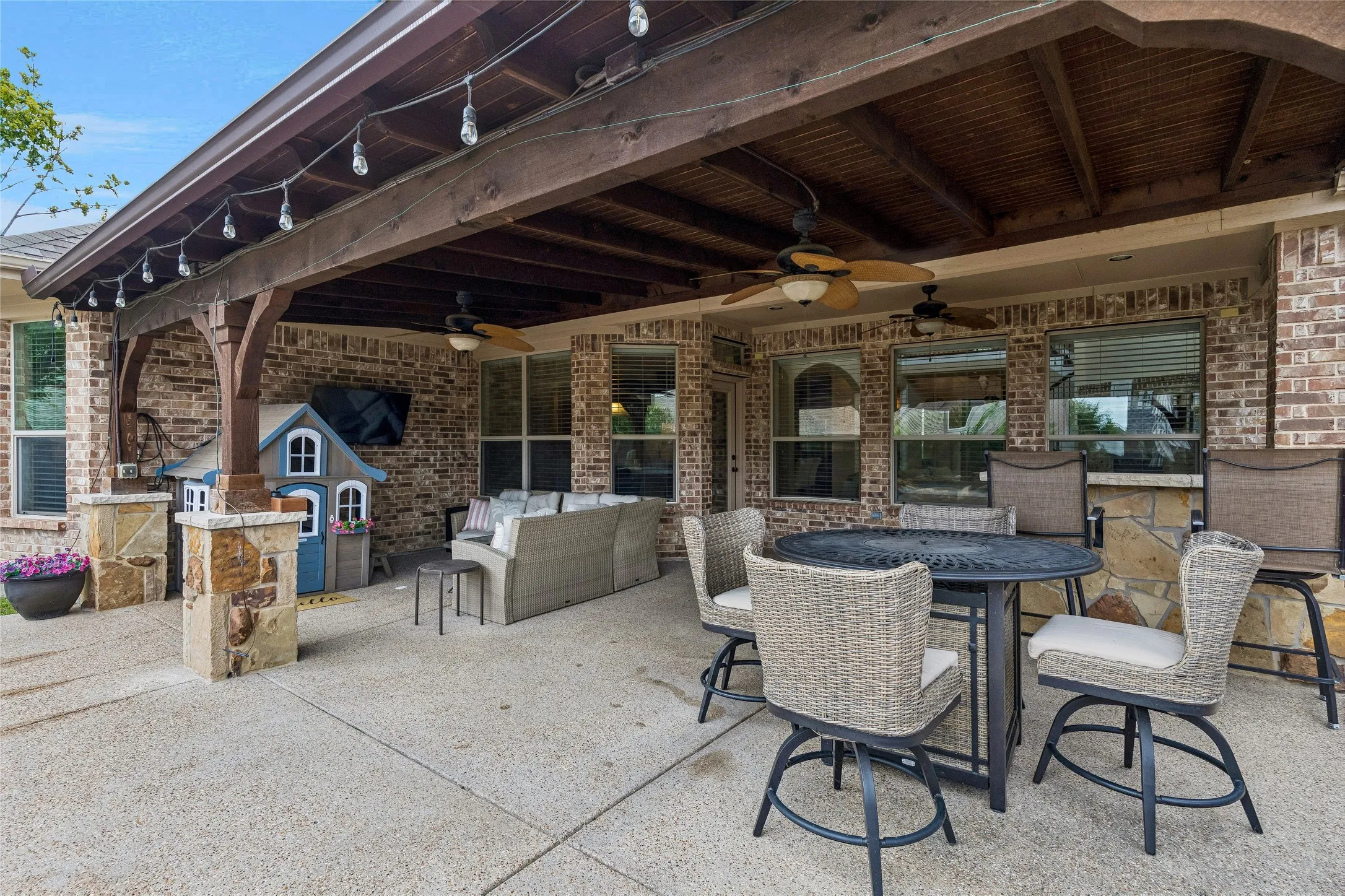 Single Family Residence For Sale in Denton County , 2543 Morgan Lane, Trophy Club, Texas 76262, 3 Bedroom, 3 Bathroom, 2 Garage spaces, 2,677 Sqft, built in 2009, mls#21303610, Real Estate Agent in Trophy Club, Homes For Sale in Denton county, Homes For Sale in Trophy Club, Realtor in Trophy Club Texas, Real Estate Brokerage Independent Realty Texas, Luminita Cordes Realtor