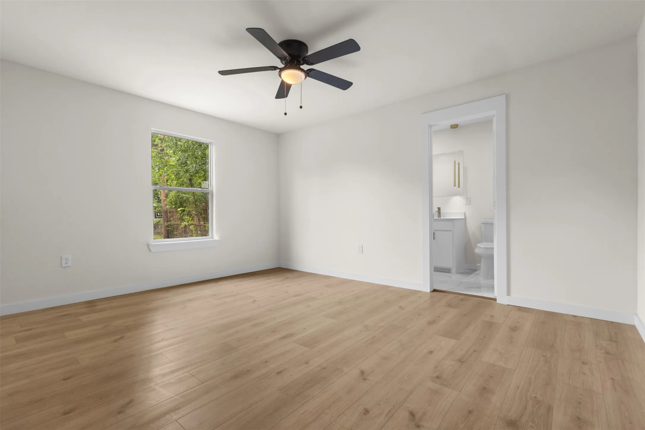 Single Family Residence For Sale in Tarrant County , 425 Browning Drive, Arlington, Texas 76010, 4 Bedroom, 2 Bathroom, 1 Garage spaces, 1,621 Sqft, built in 1954, mls#21230076, Real Estate Agent in Arlington, Homes For Sale in Tarrant county, Homes For Sale in Arlington, Realtor in Arlington Texas, Real Estate Brokerage Independent Realty Texas, Luminita Cordes Realtor