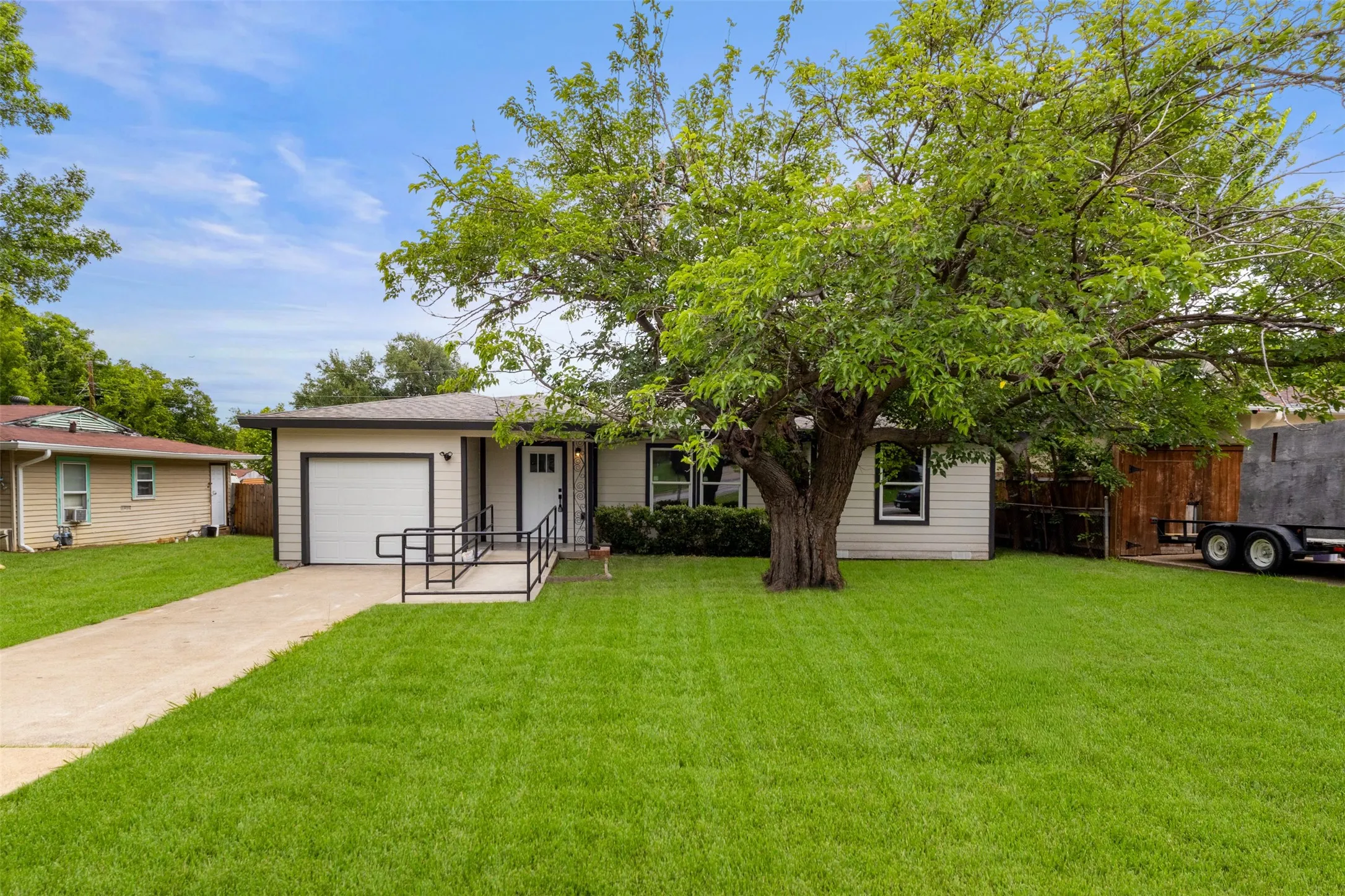 Single Family Residence For Sale in Tarrant County , 425 Browning Drive, Arlington, Texas 76010, 4 Bedroom, 2 Bathroom, 1 Garage spaces, 1,621 Sqft, built in 1954, mls#21230076, Real Estate Agent in Arlington, Homes For Sale in Tarrant county, Homes For Sale in Arlington, Realtor in Arlington Texas, Real Estate Brokerage Independent Realty Texas, Luminita Cordes Realtor