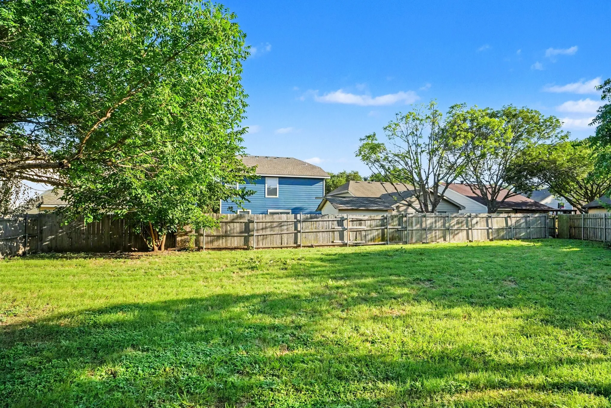 Single Family Residence For Sale in Dallas County , 3164 Saint Dominic Circle, Dallas, Texas 75233, 4 Bedroom, 3 Bathroom, 2 Garage spaces, 1,960 Sqft, built in 2004, mls#21298737, Real Estate Agent in Dallas, Homes For Sale in Dallas county, Homes For Sale in Dallas, Realtor in Dallas Texas, Real Estate Brokerage Independent Realty Texas, Luminita Cordes Realtor