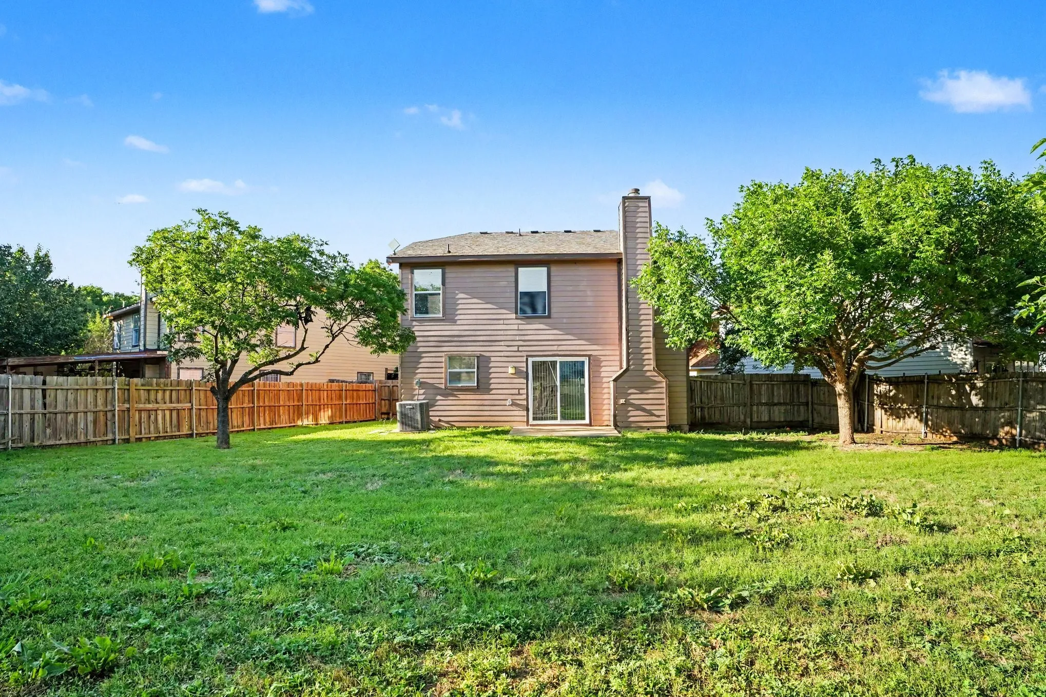 Single Family Residence For Sale in Dallas County , 3164 Saint Dominic Circle, Dallas, Texas 75233, 4 Bedroom, 3 Bathroom, 2 Garage spaces, 1,960 Sqft, built in 2004, mls#21298737, Real Estate Agent in Dallas, Homes For Sale in Dallas county, Homes For Sale in Dallas, Realtor in Dallas Texas, Real Estate Brokerage Independent Realty Texas, Luminita Cordes Realtor