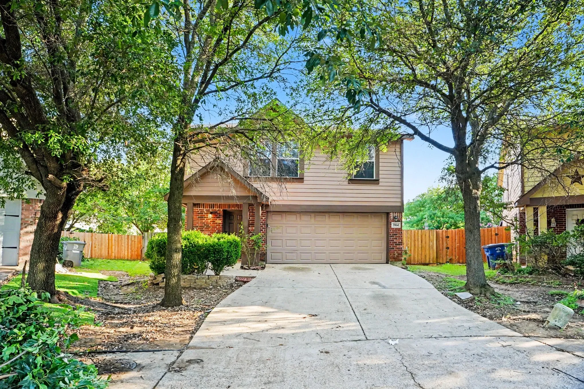 Single Family Residence For Sale in Dallas County , 3164 Saint Dominic Circle, Dallas, Texas 75233, 4 Bedroom, 3 Bathroom, 2 Garage spaces, 1,960 Sqft, built in 2004, mls#21298737, Real Estate Agent in Dallas, Homes For Sale in Dallas county, Homes For Sale in Dallas, Realtor in Dallas Texas, Real Estate Brokerage Independent Realty Texas, Luminita Cordes Realtor