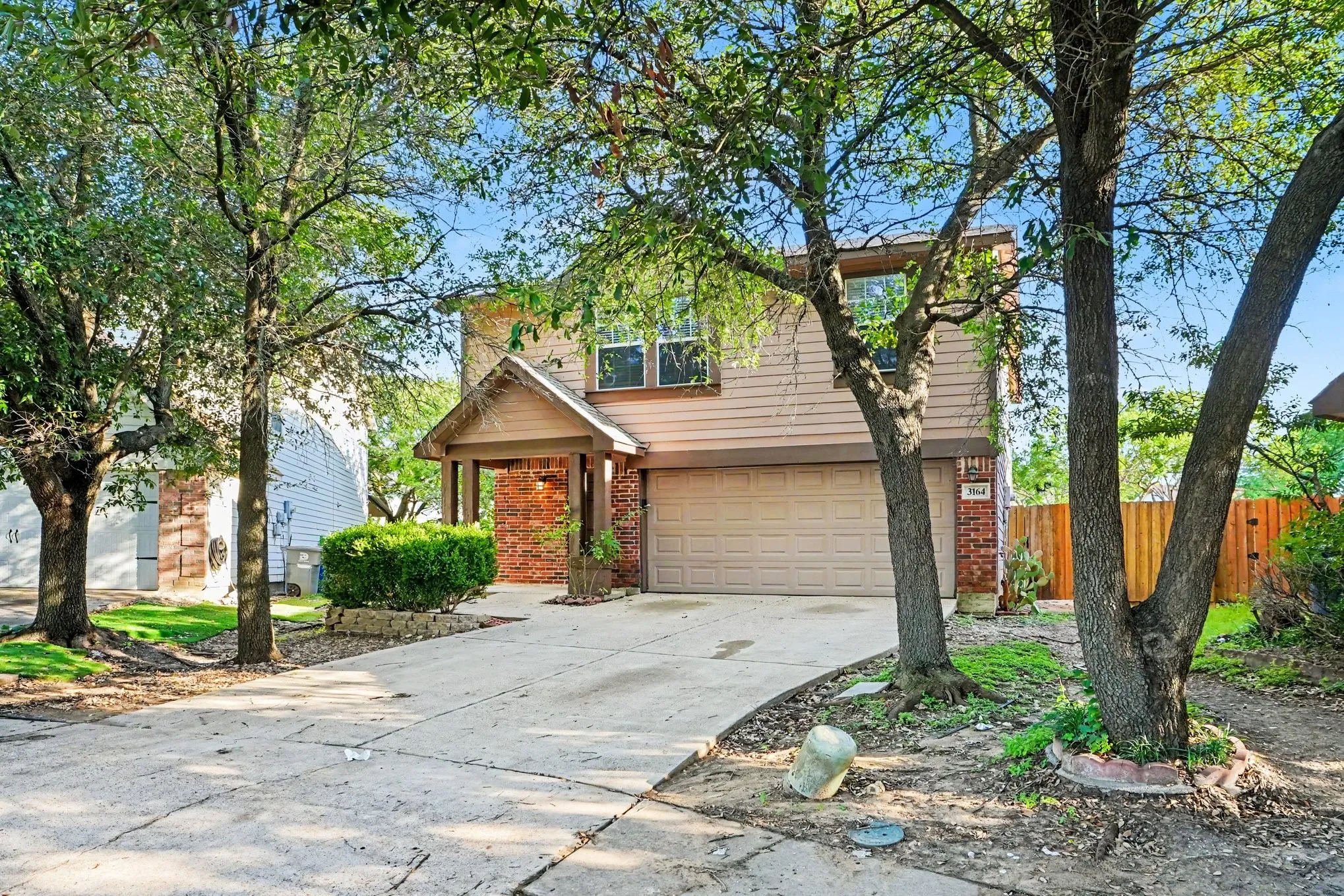 Single Family Residence For Sale in Dallas County , 3164 Saint Dominic Circle, Dallas, Texas 75233, 4 Bedroom, 3 Bathroom, 2 Garage spaces, 1,960 Sqft, built in 2004, mls#21298737, Real Estate Agent in Dallas, Homes For Sale in Dallas county, Homes For Sale in Dallas, Realtor in Dallas Texas, Real Estate Brokerage Independent Realty Texas, Luminita Cordes Realtor