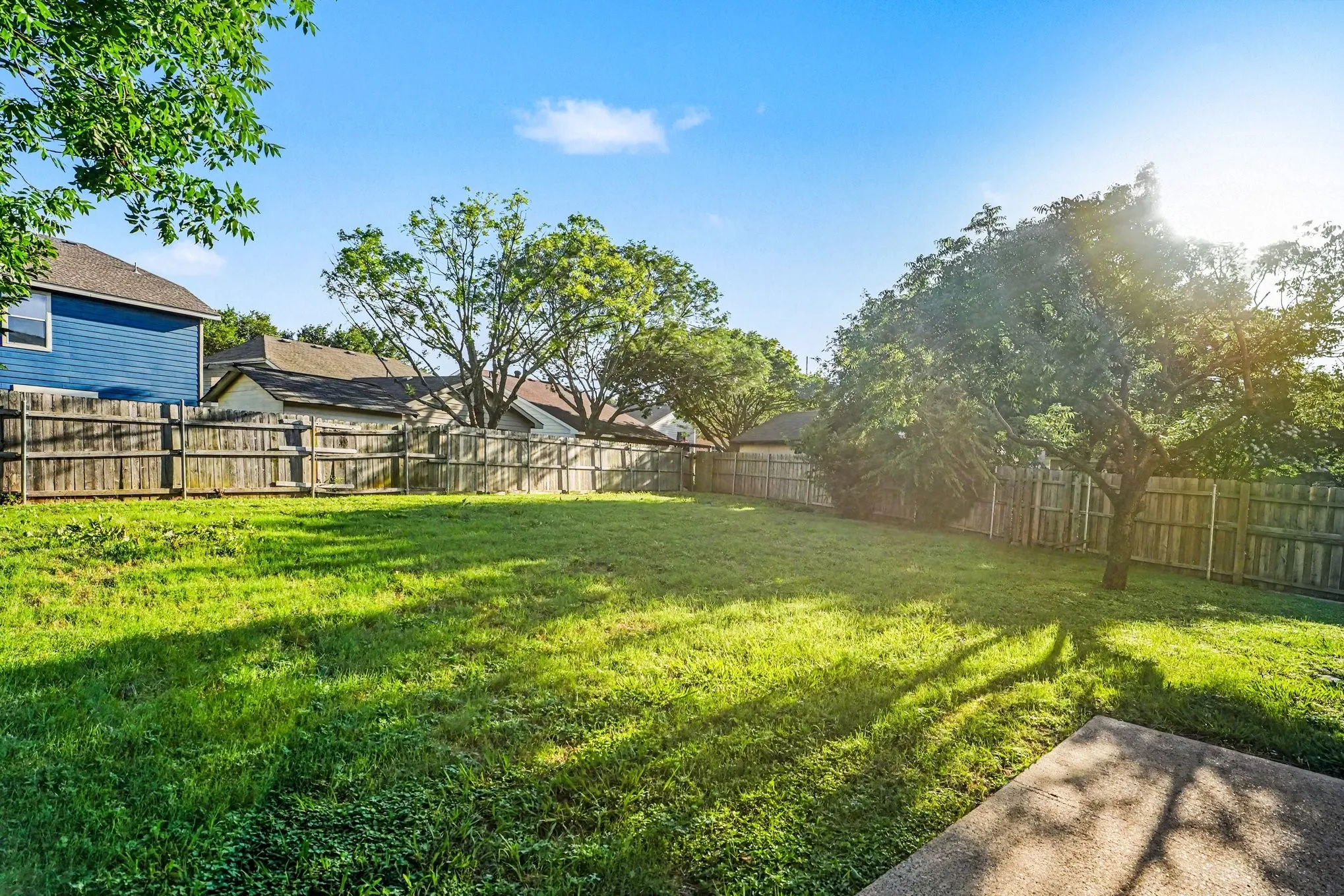 Single Family Residence For Sale in Dallas County , 3164 Saint Dominic Circle, Dallas, Texas 75233, 4 Bedroom, 3 Bathroom, 2 Garage spaces, 1,960 Sqft, built in 2004, mls#21298737, Real Estate Agent in Dallas, Homes For Sale in Dallas county, Homes For Sale in Dallas, Realtor in Dallas Texas, Real Estate Brokerage Independent Realty Texas, Luminita Cordes Realtor