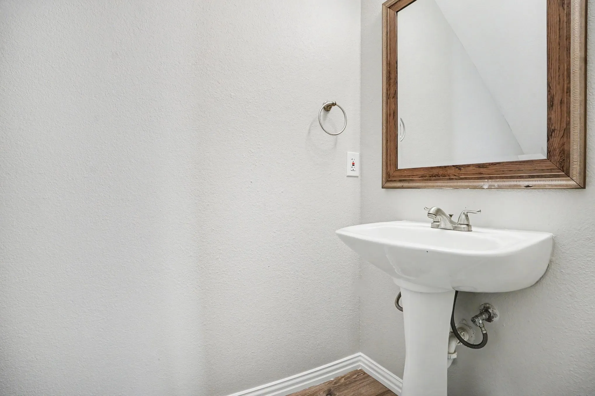 Single Family Residence For Sale in Dallas County , 3164 Saint Dominic Circle, Dallas, Texas 75233, 4 Bedroom, 3 Bathroom, 2 Garage spaces, 1,960 Sqft, built in 2004, mls#21298737, Real Estate Agent in Dallas, Homes For Sale in Dallas county, Homes For Sale in Dallas, Realtor in Dallas Texas, Real Estate Brokerage Independent Realty Texas, Luminita Cordes Realtor