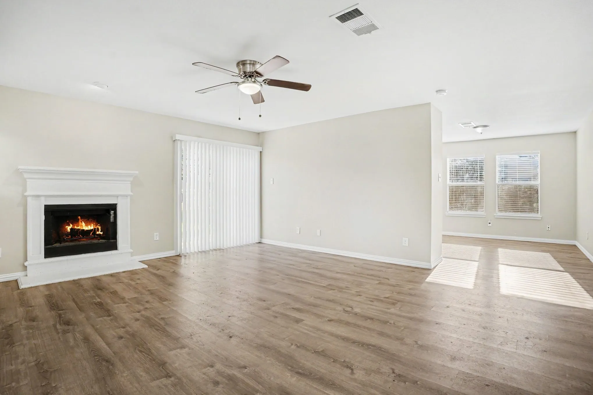Single Family Residence For Sale in Dallas County , 3164 Saint Dominic Circle, Dallas, Texas 75233, 4 Bedroom, 3 Bathroom, 2 Garage spaces, 1,960 Sqft, built in 2004, mls#21298737, Real Estate Agent in Dallas, Homes For Sale in Dallas county, Homes For Sale in Dallas, Realtor in Dallas Texas, Real Estate Brokerage Independent Realty Texas, Luminita Cordes Realtor
