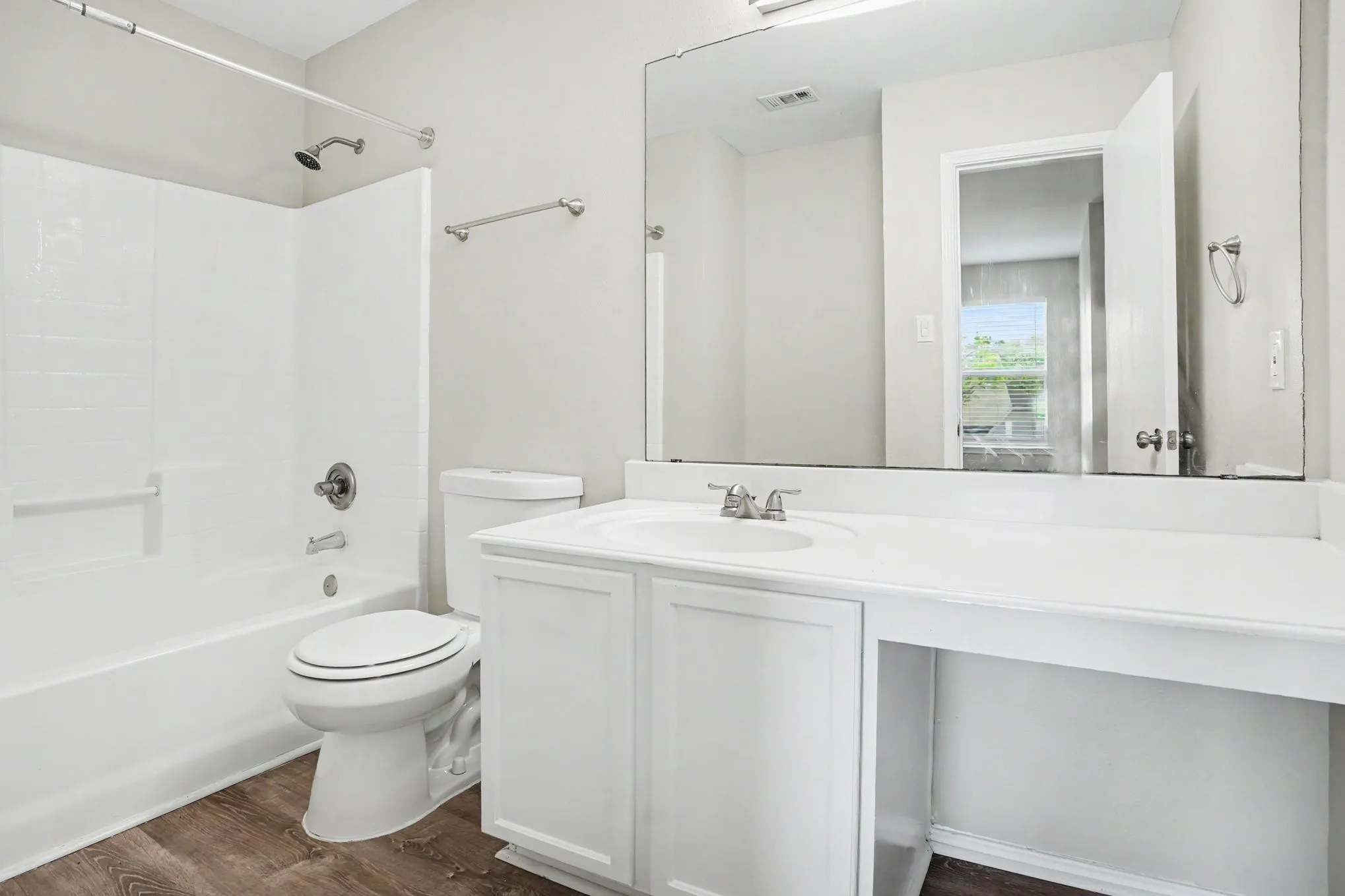 Single Family Residence For Sale in Dallas County , 3164 Saint Dominic Circle, Dallas, Texas 75233, 4 Bedroom, 3 Bathroom, 2 Garage spaces, 1,960 Sqft, built in 2004, mls#21298737, Real Estate Agent in Dallas, Homes For Sale in Dallas county, Homes For Sale in Dallas, Realtor in Dallas Texas, Real Estate Brokerage Independent Realty Texas, Luminita Cordes Realtor
