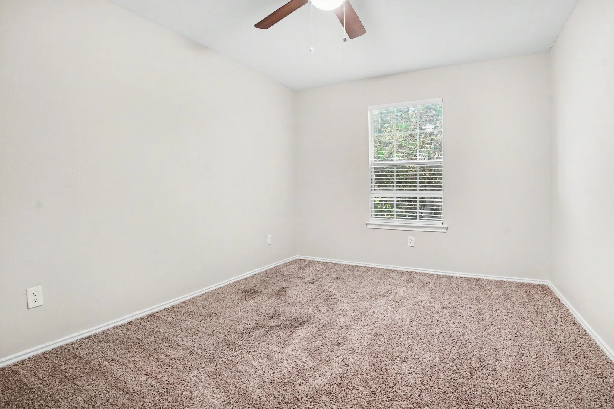 Single Family Residence For Sale in Dallas County , 3164 Saint Dominic Circle, Dallas, Texas 75233, 4 Bedroom, 3 Bathroom, 2 Garage spaces, 1,960 Sqft, built in 2004, mls#21298737, Real Estate Agent in Dallas, Homes For Sale in Dallas county, Homes For Sale in Dallas, Realtor in Dallas Texas, Real Estate Brokerage Independent Realty Texas, Luminita Cordes Realtor