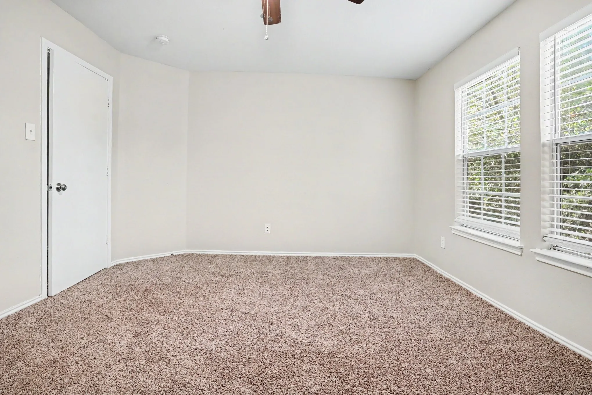 Single Family Residence For Sale in Dallas County , 3164 Saint Dominic Circle, Dallas, Texas 75233, 4 Bedroom, 3 Bathroom, 2 Garage spaces, 1,960 Sqft, built in 2004, mls#21298737, Real Estate Agent in Dallas, Homes For Sale in Dallas county, Homes For Sale in Dallas, Realtor in Dallas Texas, Real Estate Brokerage Independent Realty Texas, Luminita Cordes Realtor