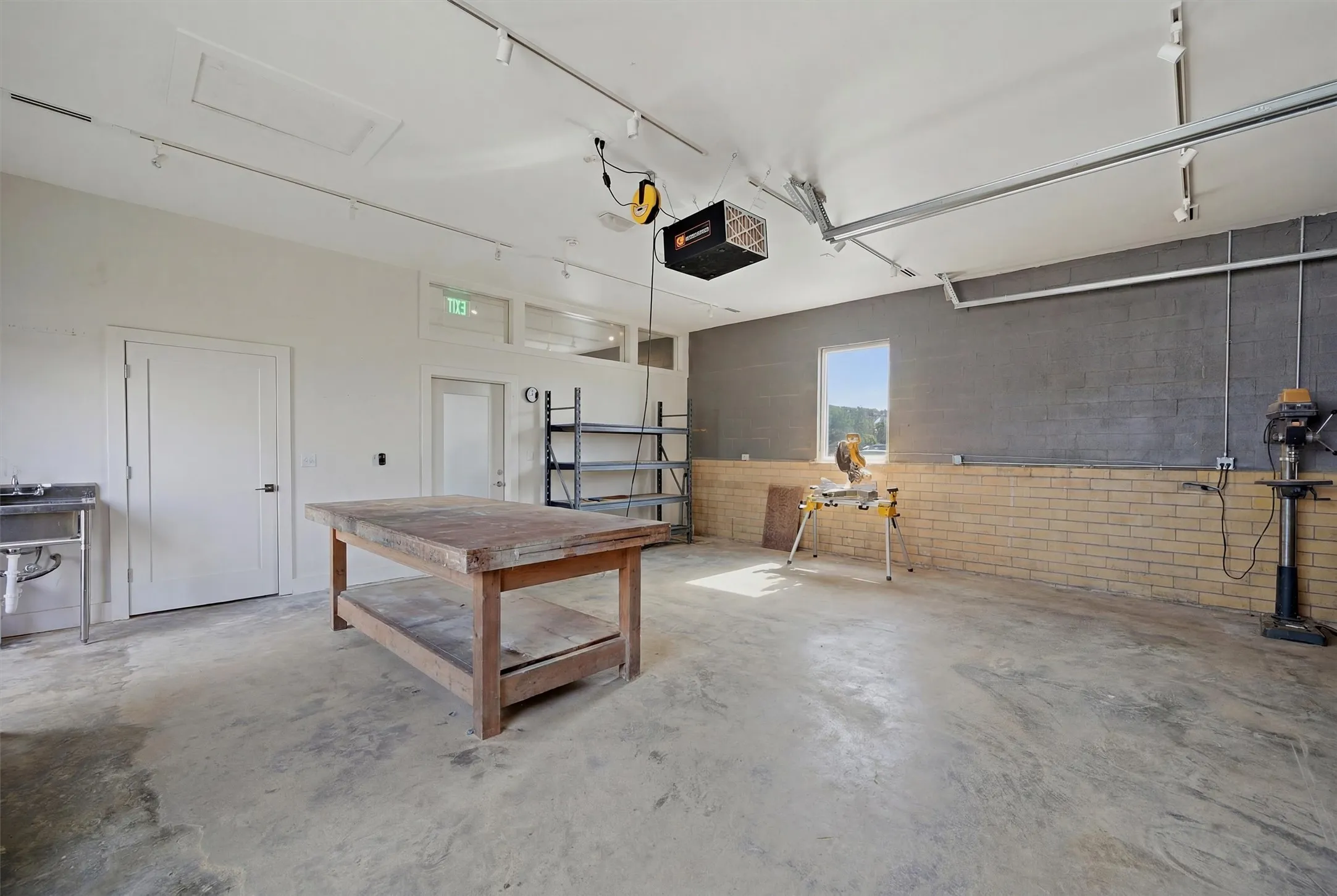 Office For Sale in Grayson County , 118 W Chestnut Street, Denison, Texas 75021, 0, 0, Garage spaces, 0 Sqft, built in 1950, mls#21303456, Real Estate Agent in Denison, Homes For Sale in Grayson county, Homes For Sale in Denison, Realtor in Denison Texas, Real Estate Brokerage Independent Realty Texas, Luminita Cordes Realtor