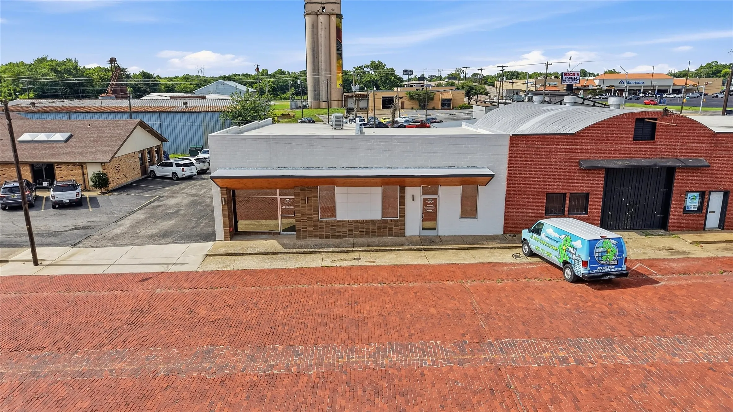 Office For Sale in Grayson County , 118 W Chestnut Street, Denison, Texas 75021, 0, 0, Garage spaces, 0 Sqft, built in 1950, mls#21303456, Real Estate Agent in Denison, Homes For Sale in Grayson county, Homes For Sale in Denison, Realtor in Denison Texas, Real Estate Brokerage Independent Realty Texas, Luminita Cordes Realtor