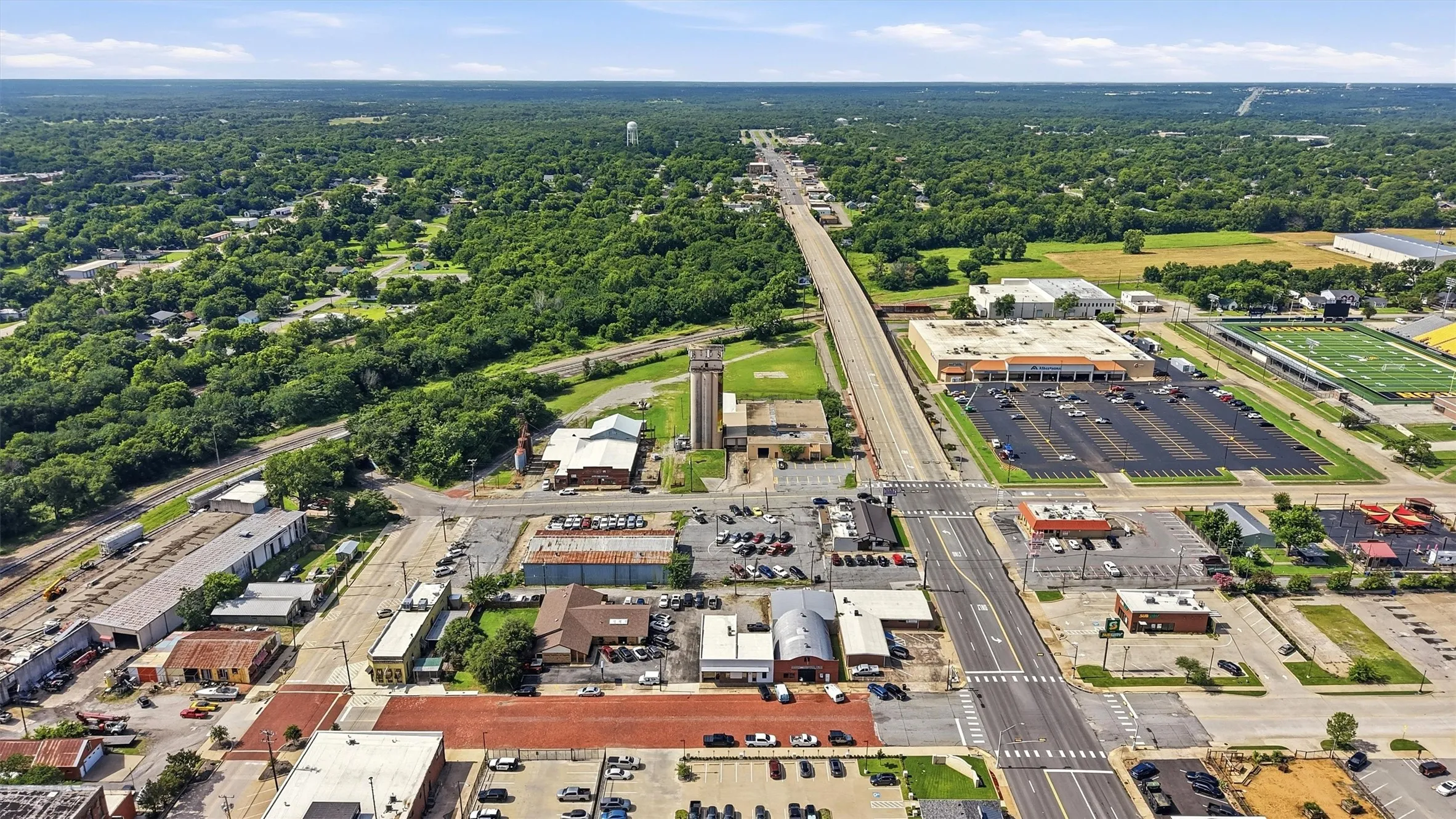 Office For Sale in Grayson County , 118 W Chestnut Street, Denison, Texas 75021, 0, 0, Garage spaces, 0 Sqft, built in 1950, mls#21303456, Real Estate Agent in Denison, Homes For Sale in Grayson county, Homes For Sale in Denison, Realtor in Denison Texas, Real Estate Brokerage Independent Realty Texas, Luminita Cordes Realtor
