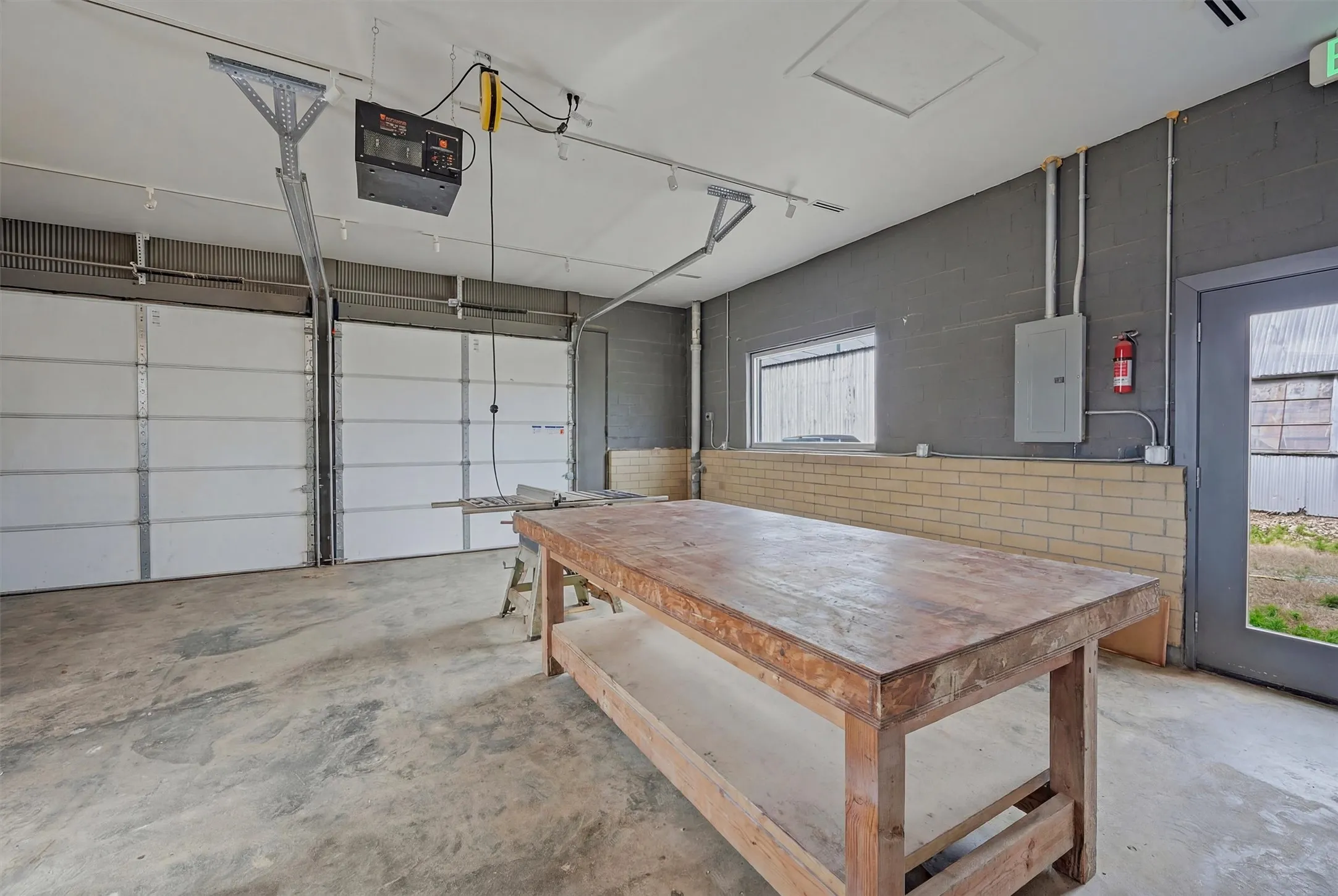 Office For Sale in Grayson County , 118 W Chestnut Street, Denison, Texas 75021, 0, 0, Garage spaces, 0 Sqft, built in 1950, mls#21303456, Real Estate Agent in Denison, Homes For Sale in Grayson county, Homes For Sale in Denison, Realtor in Denison Texas, Real Estate Brokerage Independent Realty Texas, Luminita Cordes Realtor