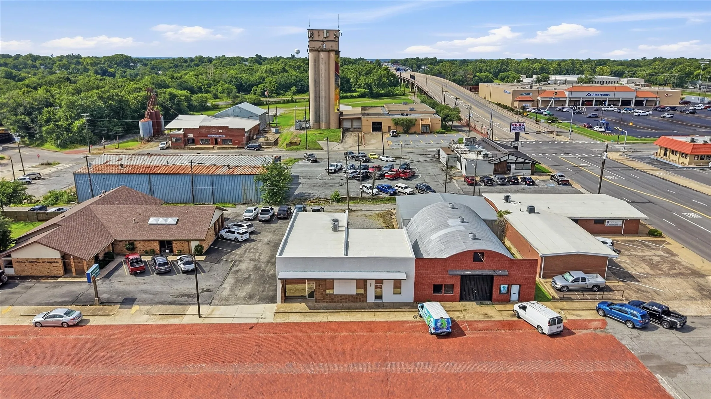 Office For Sale in Grayson County , 118 W Chestnut Street, Denison, Texas 75021, 0, 0, Garage spaces, 0 Sqft, built in 1950, mls#21303456, Real Estate Agent in Denison, Homes For Sale in Grayson county, Homes For Sale in Denison, Realtor in Denison Texas, Real Estate Brokerage Independent Realty Texas, Luminita Cordes Realtor