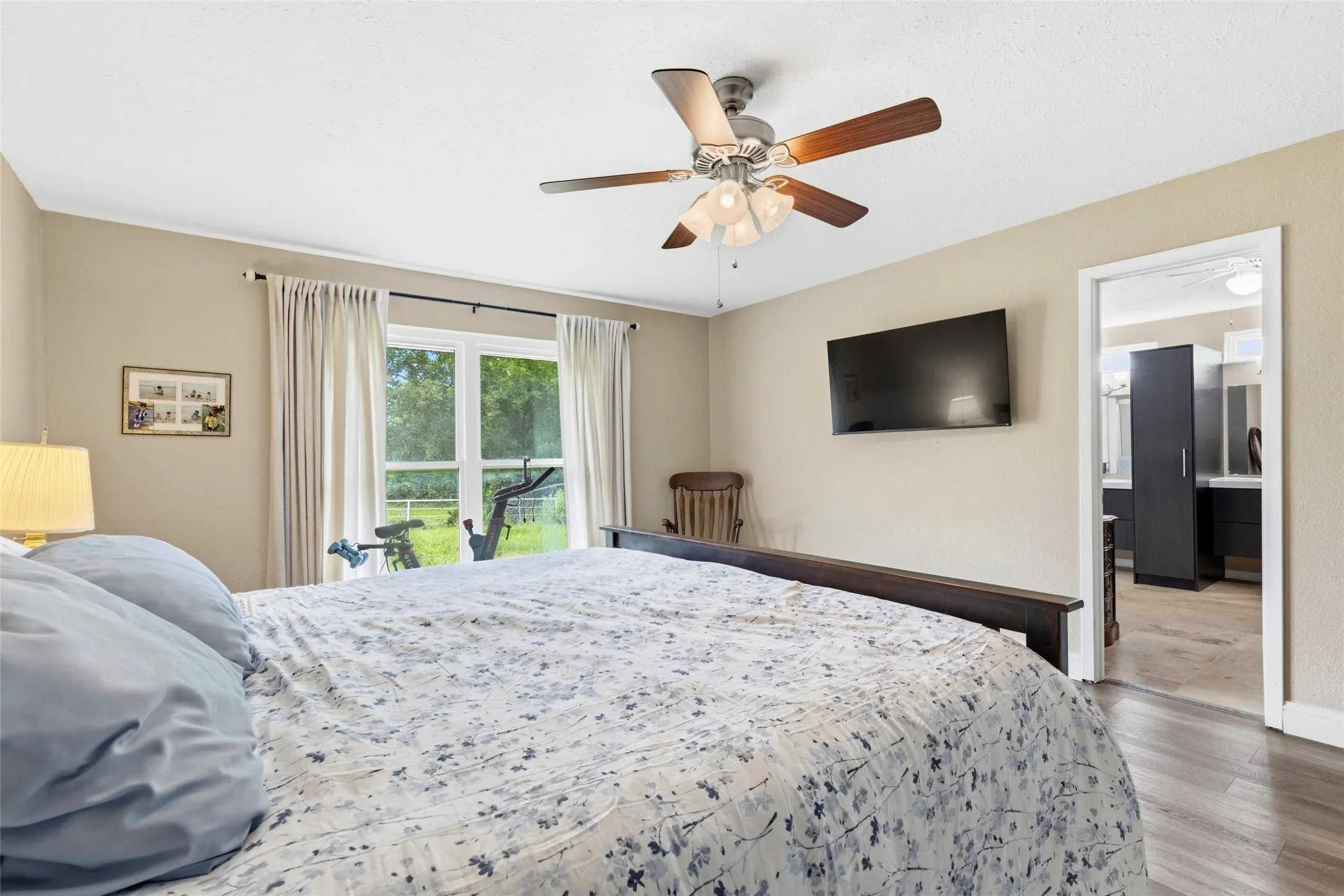 Single Family Residence For Sale in Rockwall County , 421 H Wallace Lane, Rockwall, Texas 75032, 4 Bedroom, 3 Bathroom, 4 Garage spaces, 3,114 Sqft, built in 1980, mls#21303811, Real Estate Agent in Rockwall, Homes For Sale in Rockwall county, Homes For Sale in Rockwall, Realtor in Rockwall Texas, Real Estate Brokerage Independent Realty Texas, Luminita Cordes Realtor