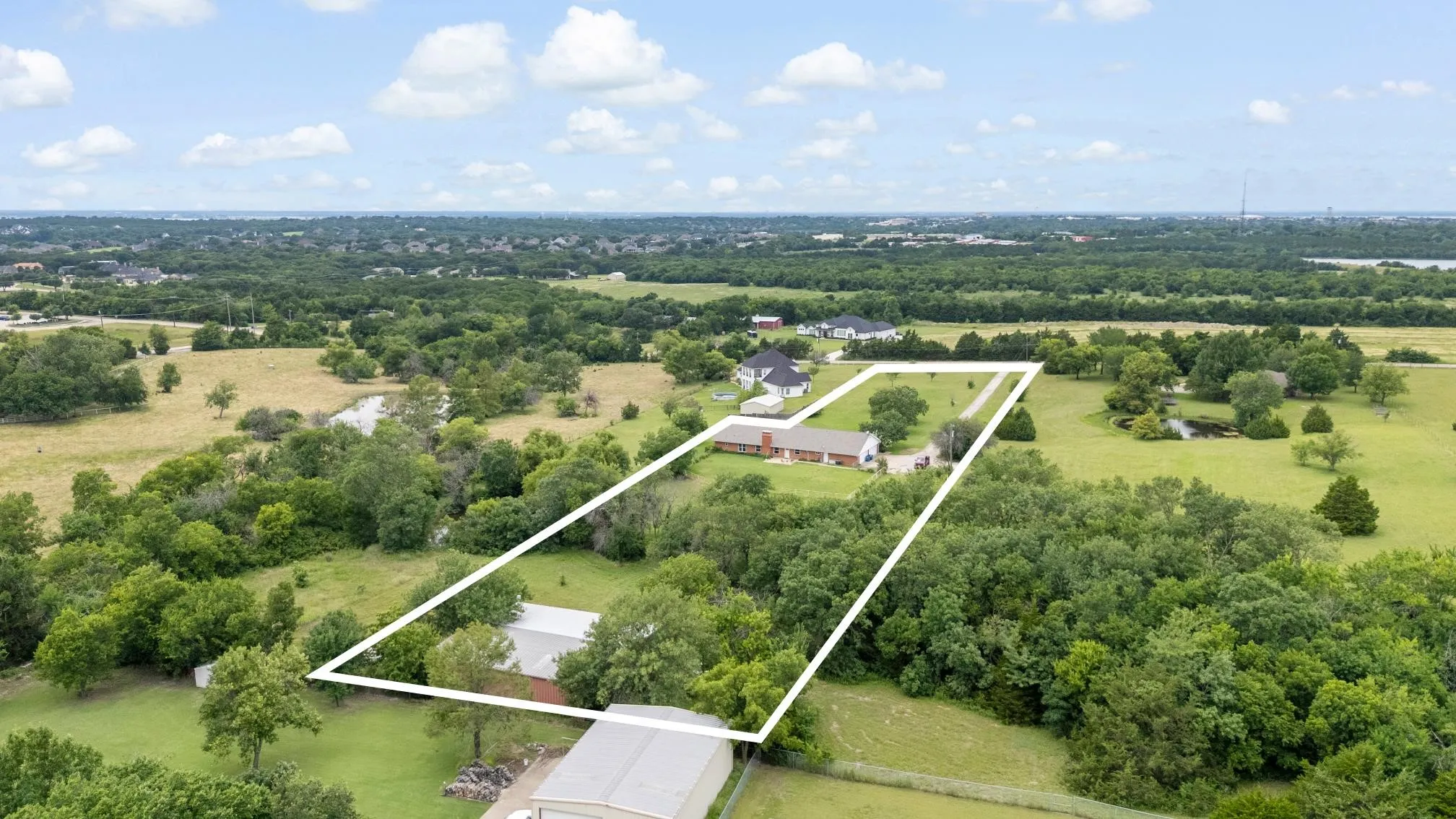 Single Family Residence For Sale in Rockwall County , 421 H Wallace Lane, Rockwall, Texas 75032, 4 Bedroom, 3 Bathroom, 4 Garage spaces, 3,114 Sqft, built in 1980, mls#21303811, Real Estate Agent in Rockwall, Homes For Sale in Rockwall county, Homes For Sale in Rockwall, Realtor in Rockwall Texas, Real Estate Brokerage Independent Realty Texas, Luminita Cordes Realtor