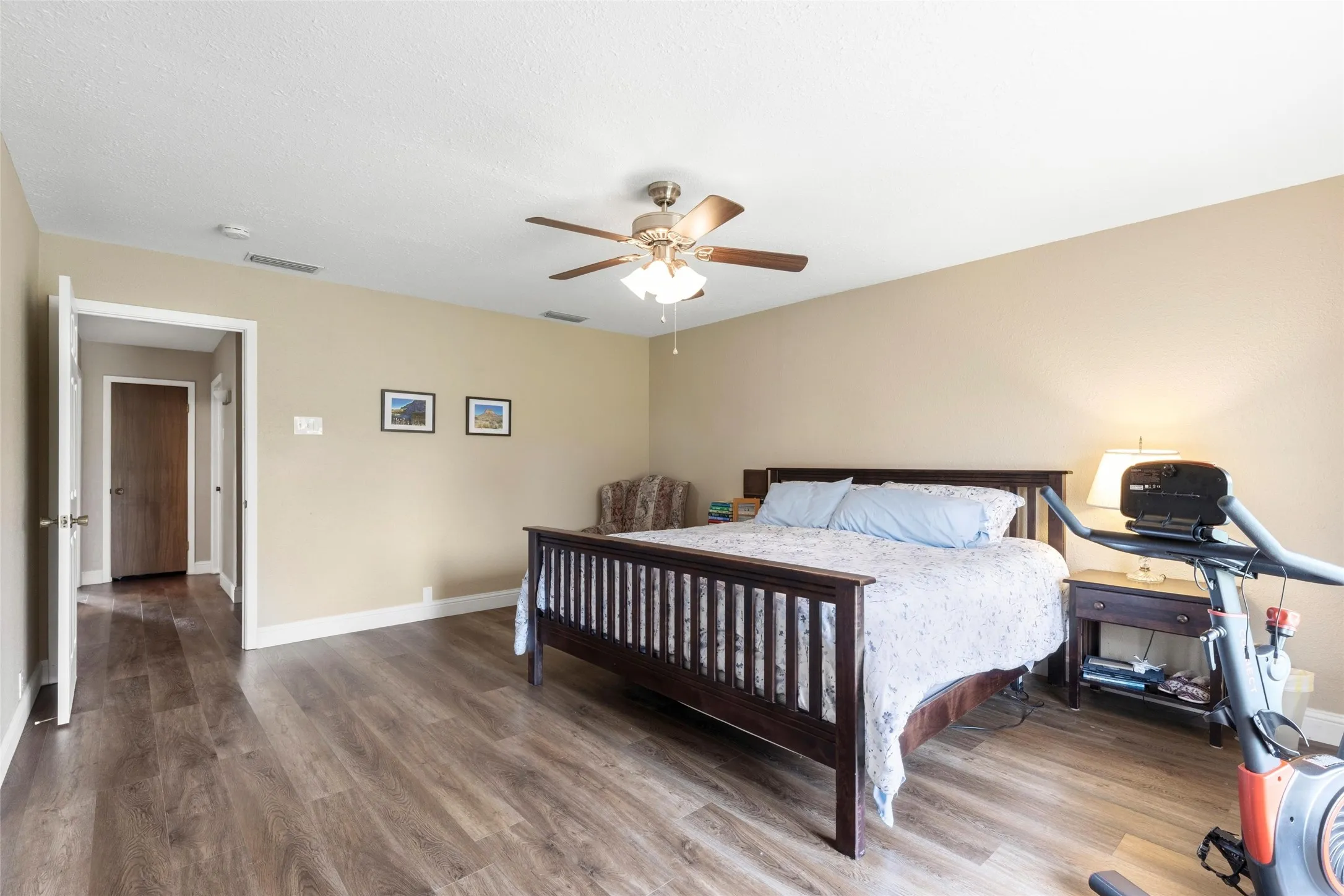 Single Family Residence For Sale in Rockwall County , 421 H Wallace Lane, Rockwall, Texas 75032, 4 Bedroom, 3 Bathroom, 4 Garage spaces, 3,114 Sqft, built in 1980, mls#21303811, Real Estate Agent in Rockwall, Homes For Sale in Rockwall county, Homes For Sale in Rockwall, Realtor in Rockwall Texas, Real Estate Brokerage Independent Realty Texas, Luminita Cordes Realtor