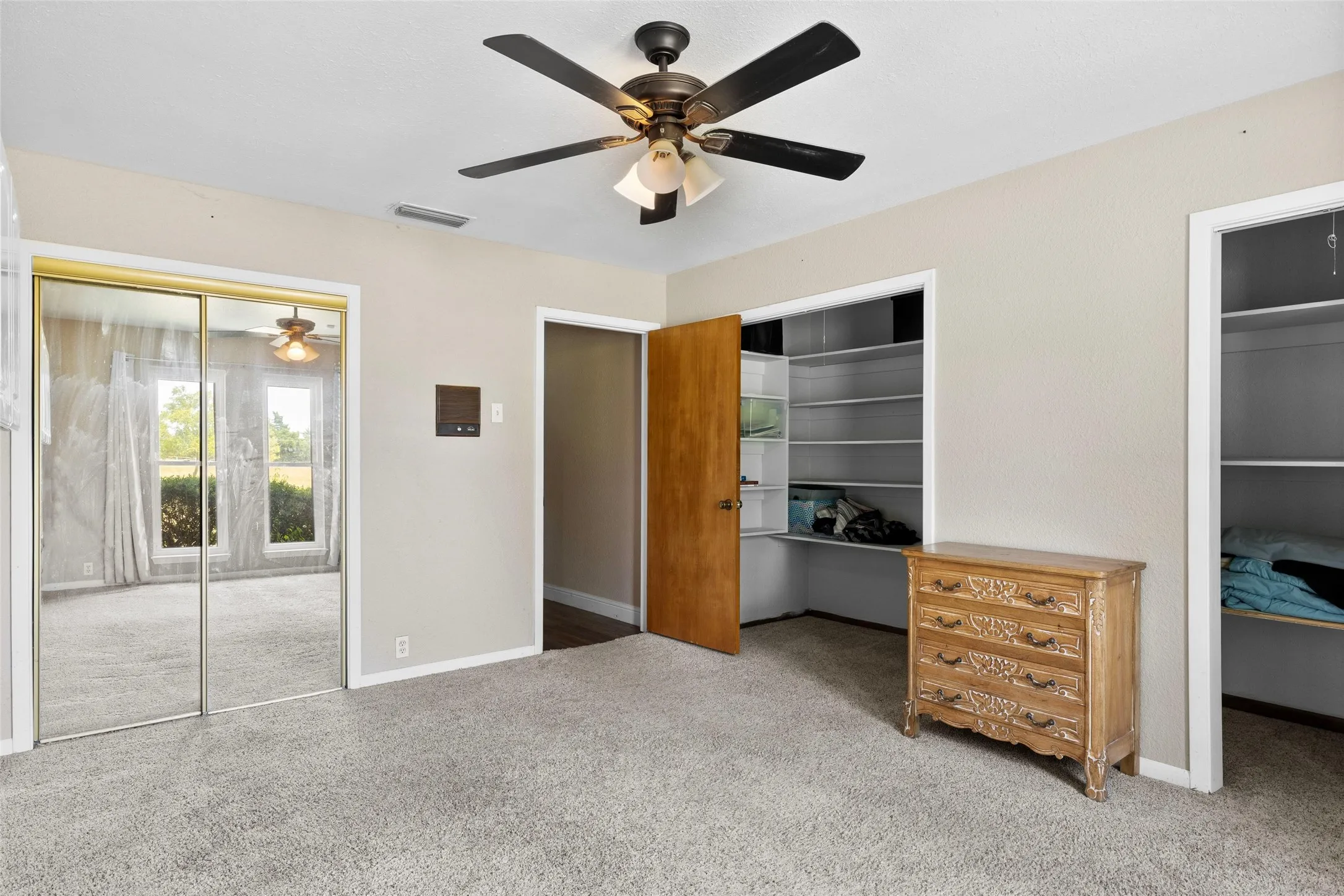 Single Family Residence For Sale in Rockwall County , 421 H Wallace Lane, Rockwall, Texas 75032, 4 Bedroom, 3 Bathroom, 4 Garage spaces, 3,114 Sqft, built in 1980, mls#21303811, Real Estate Agent in Rockwall, Homes For Sale in Rockwall county, Homes For Sale in Rockwall, Realtor in Rockwall Texas, Real Estate Brokerage Independent Realty Texas, Luminita Cordes Realtor