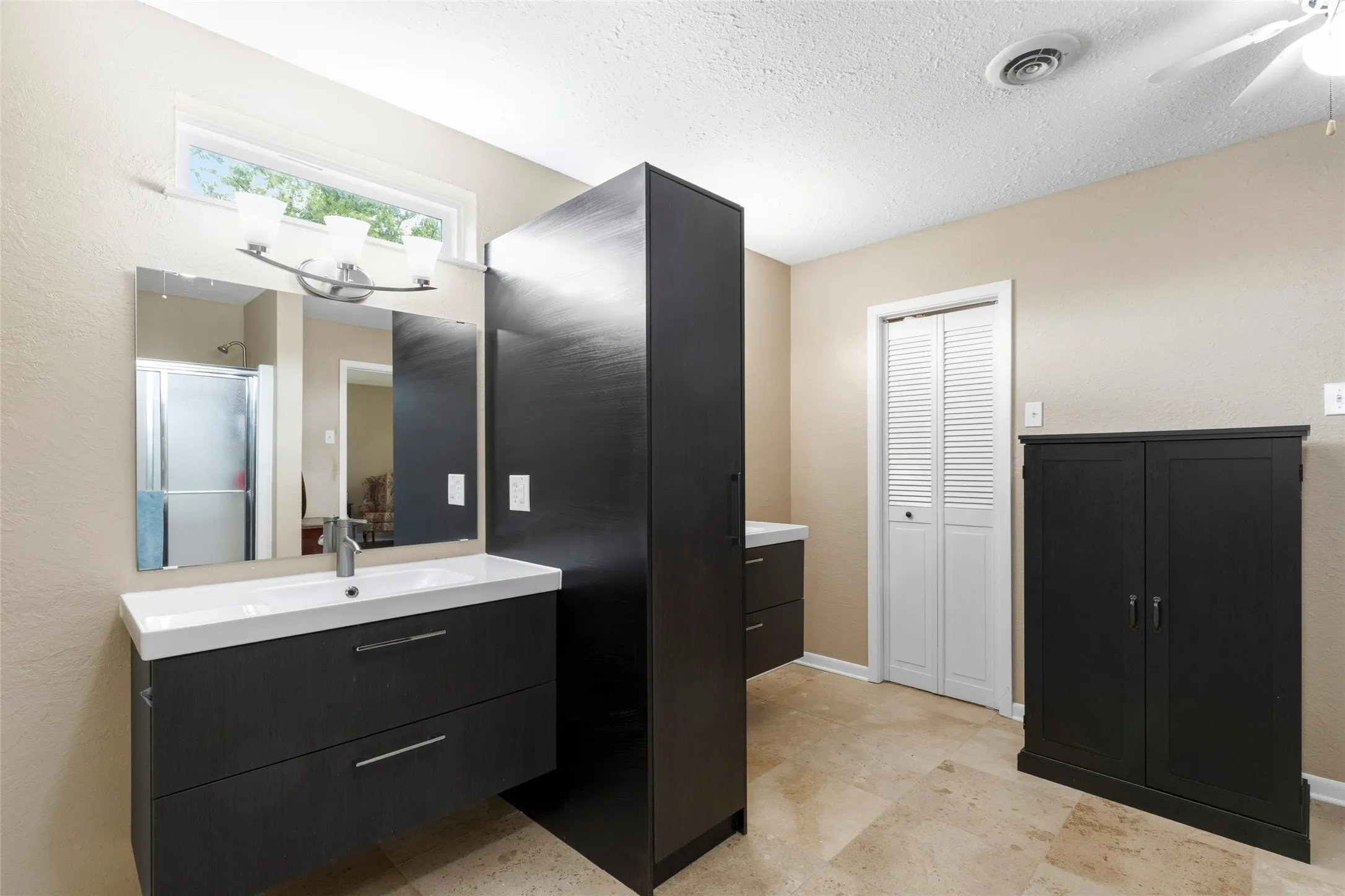 Single Family Residence For Sale in Rockwall County , 421 H Wallace Lane, Rockwall, Texas 75032, 4 Bedroom, 3 Bathroom, 4 Garage spaces, 3,114 Sqft, built in 1980, mls#21303811, Real Estate Agent in Rockwall, Homes For Sale in Rockwall county, Homes For Sale in Rockwall, Realtor in Rockwall Texas, Real Estate Brokerage Independent Realty Texas, Luminita Cordes Realtor