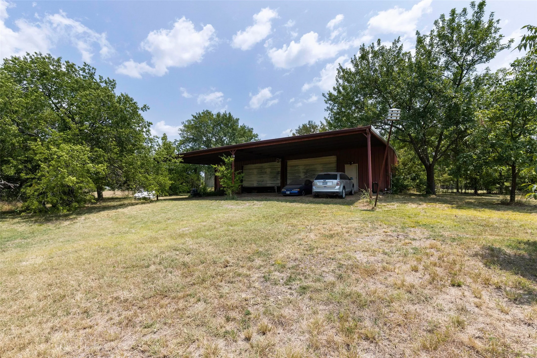 Single Family Residence For Sale in Rockwall County , 421 H Wallace Lane, Rockwall, Texas 75032, 4 Bedroom, 3 Bathroom, 4 Garage spaces, 3,114 Sqft, built in 1980, mls#21303811, Real Estate Agent in Rockwall, Homes For Sale in Rockwall county, Homes For Sale in Rockwall, Realtor in Rockwall Texas, Real Estate Brokerage Independent Realty Texas, Luminita Cordes Realtor